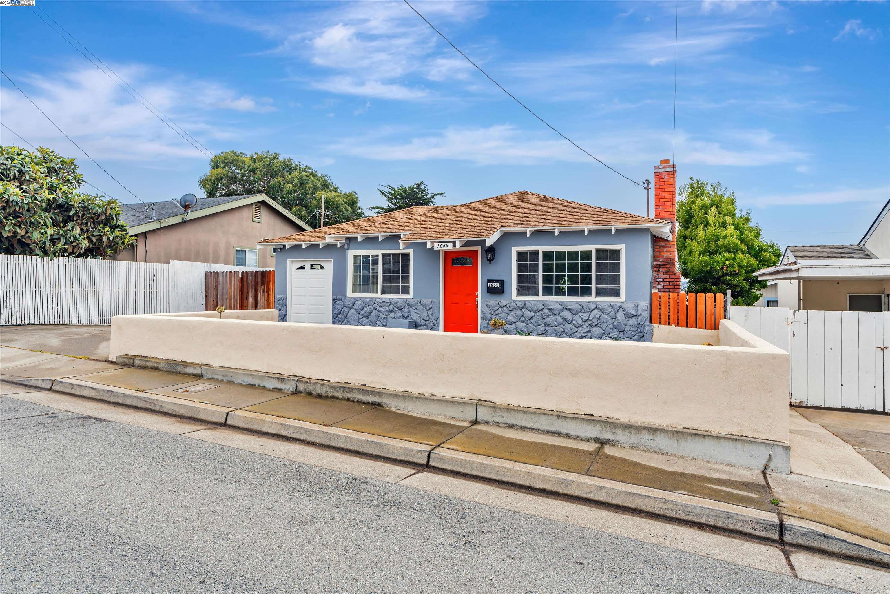 Detail Gallery Image 3 of 36 For 1655 Hilton St, Seaside,  CA 93955 - 3 Beds | 1/1 Baths