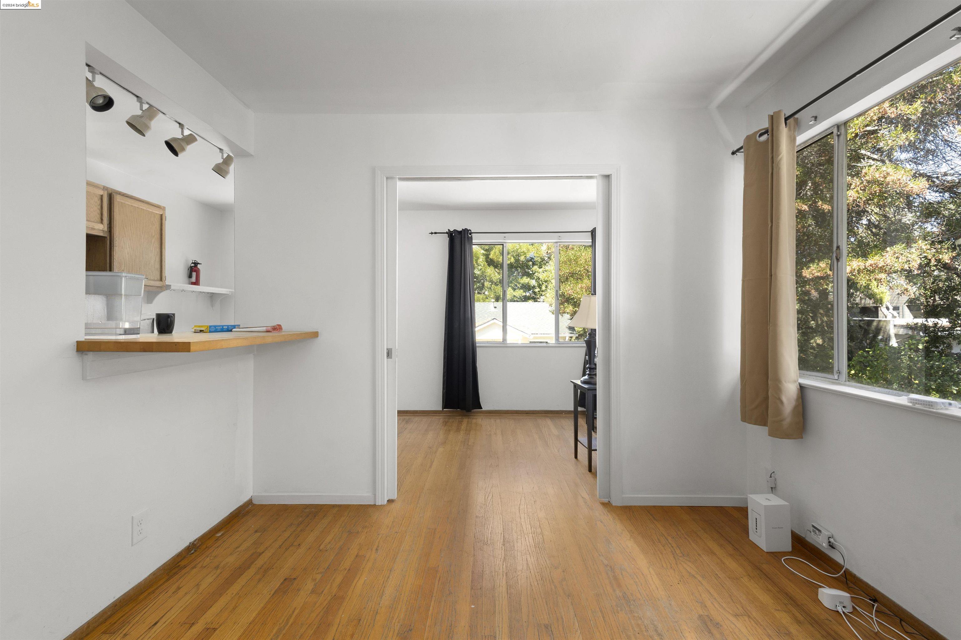 Detail Gallery Image 13 of 34 For 2005 Berkeley Way, Berkeley,  CA 94704 - – Beds | – Baths