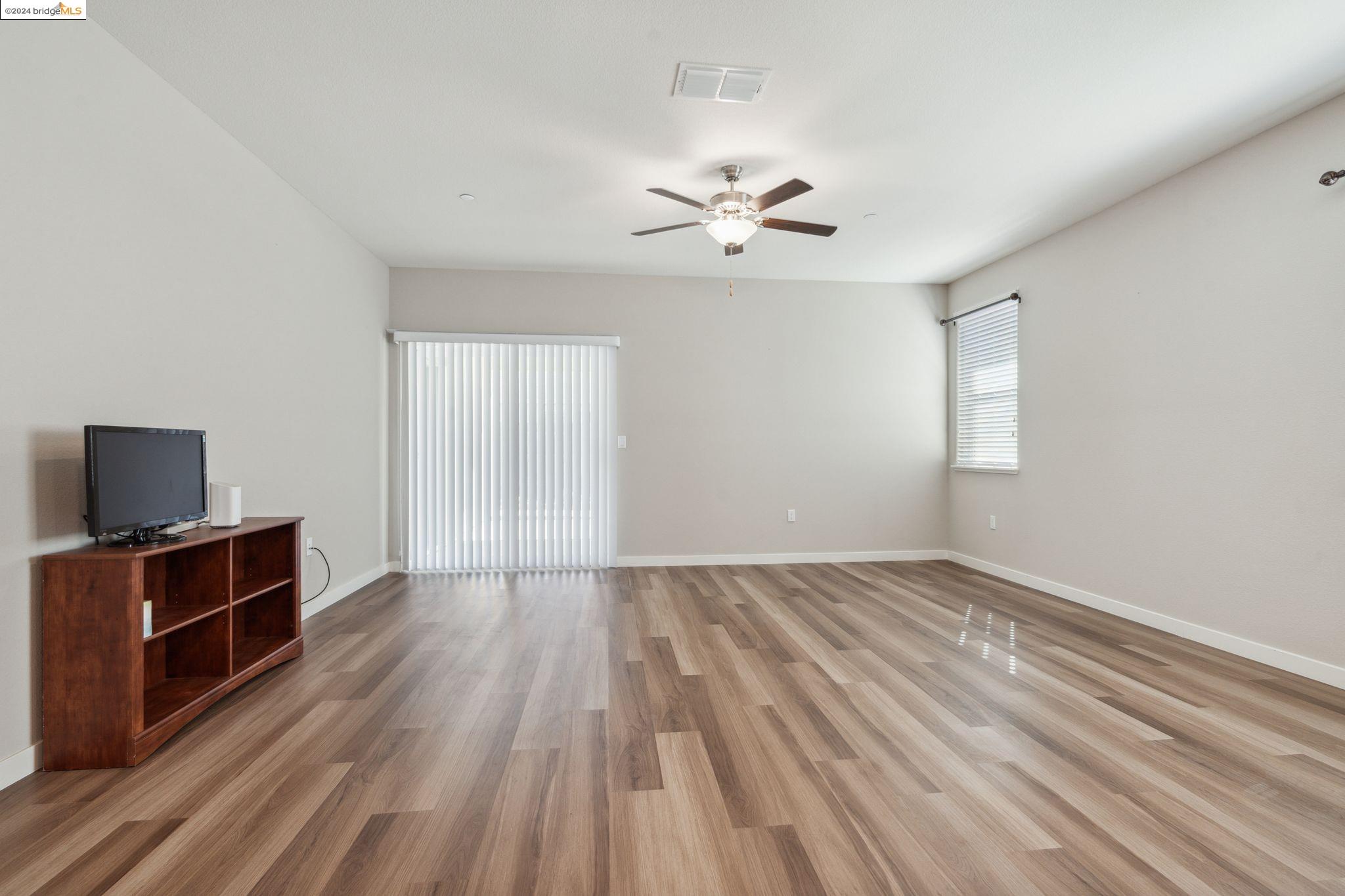 Detail Gallery Image 12 of 35 For 2242 Park Pl, Rio Vista,  CA 94571 - 2 Beds | 2 Baths