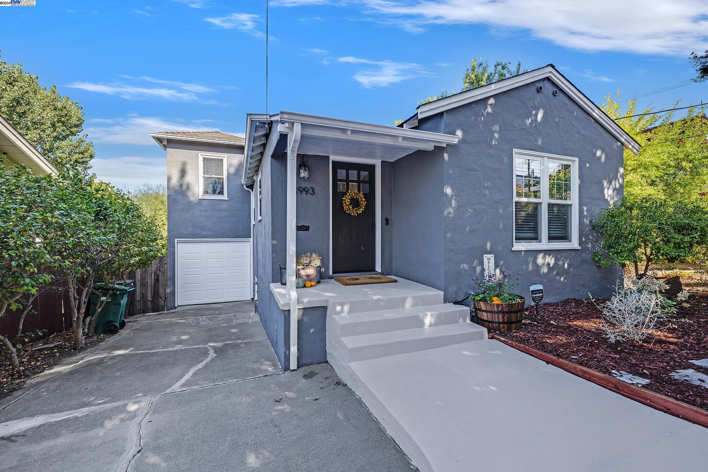 Detail Gallery Image 1 of 1 For 3993 Coolidge Ave, Oakland,  CA 94602 - 3 Beds | 1/1 Baths