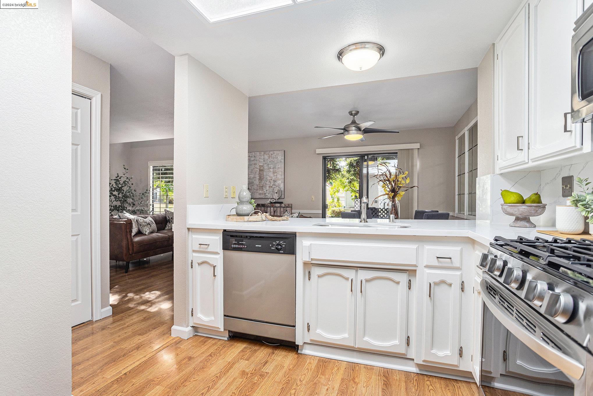 Photo #5: 41073672 Listing 