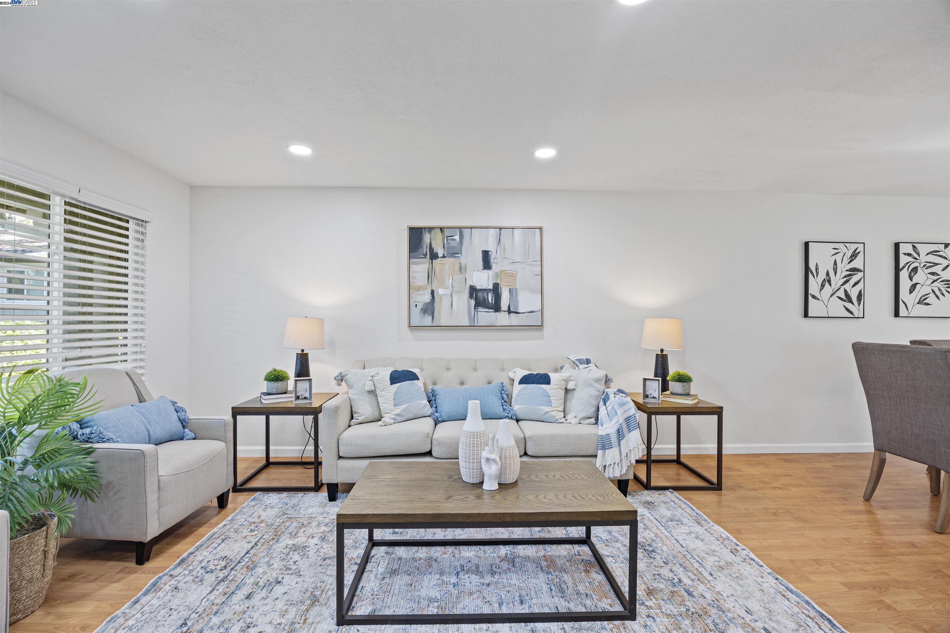 Photo #2: 41073715 Listing 