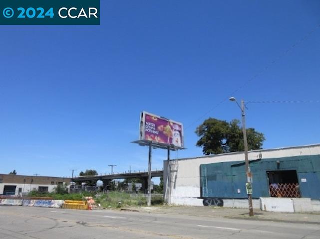 Detail Gallery Image 2 of 16 For 4250 E 10th St, Oakland,  CA 94608 - – Beds | – Baths