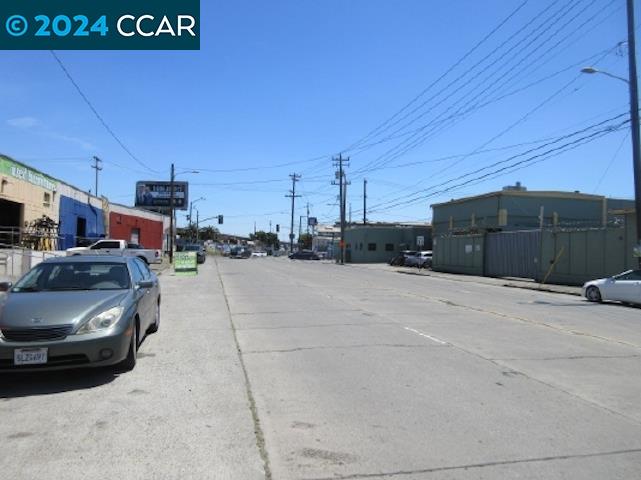 Detail Gallery Image 4 of 16 For 4250 E 10th St, Oakland,  CA 94608 - – Beds | – Baths