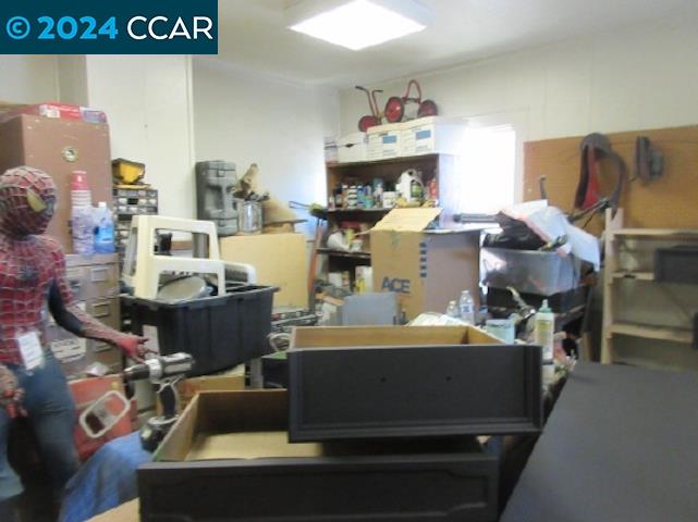 Detail Gallery Image 5 of 16 For 4250 E 10th St, Oakland,  CA 94608 - – Beds | – Baths