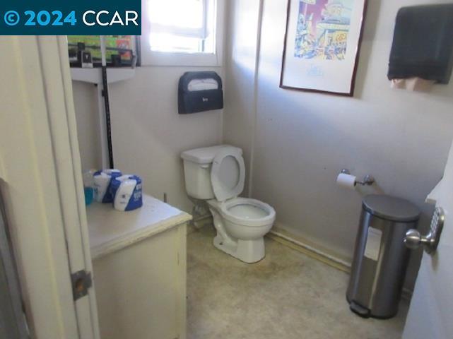 Detail Gallery Image 6 of 16 For 4250 E 10th St, Oakland,  CA 94608 - – Beds | – Baths