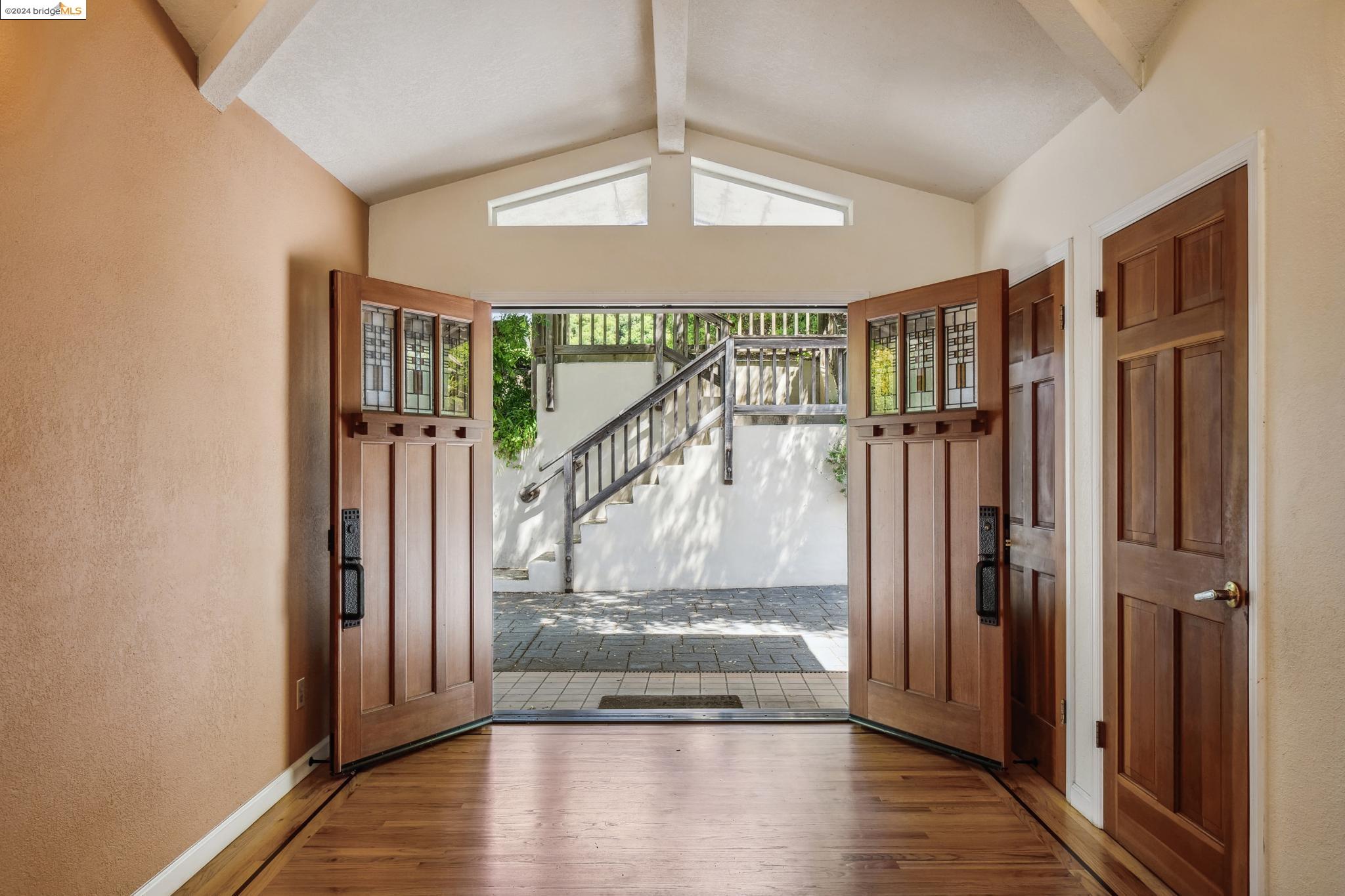 Detail Gallery Image 6 of 60 For 2335 Tunnel Rd, Oakland,  CA 94611 - 4 Beds | 3/1 Baths