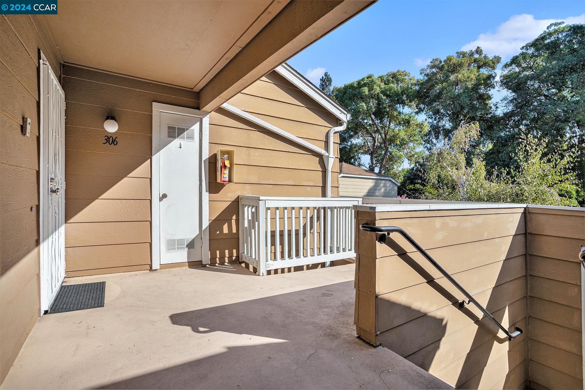 Detail Gallery Image 3 of 18 For 306 Mill Rd, Martinez,  CA 94553 - 2 Beds | 2 Baths