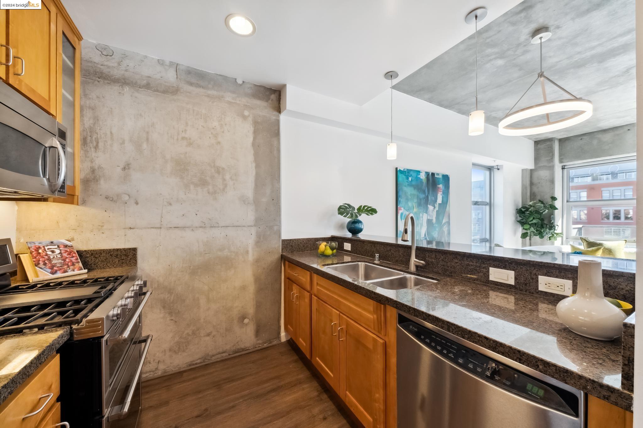 428 Alice St 504