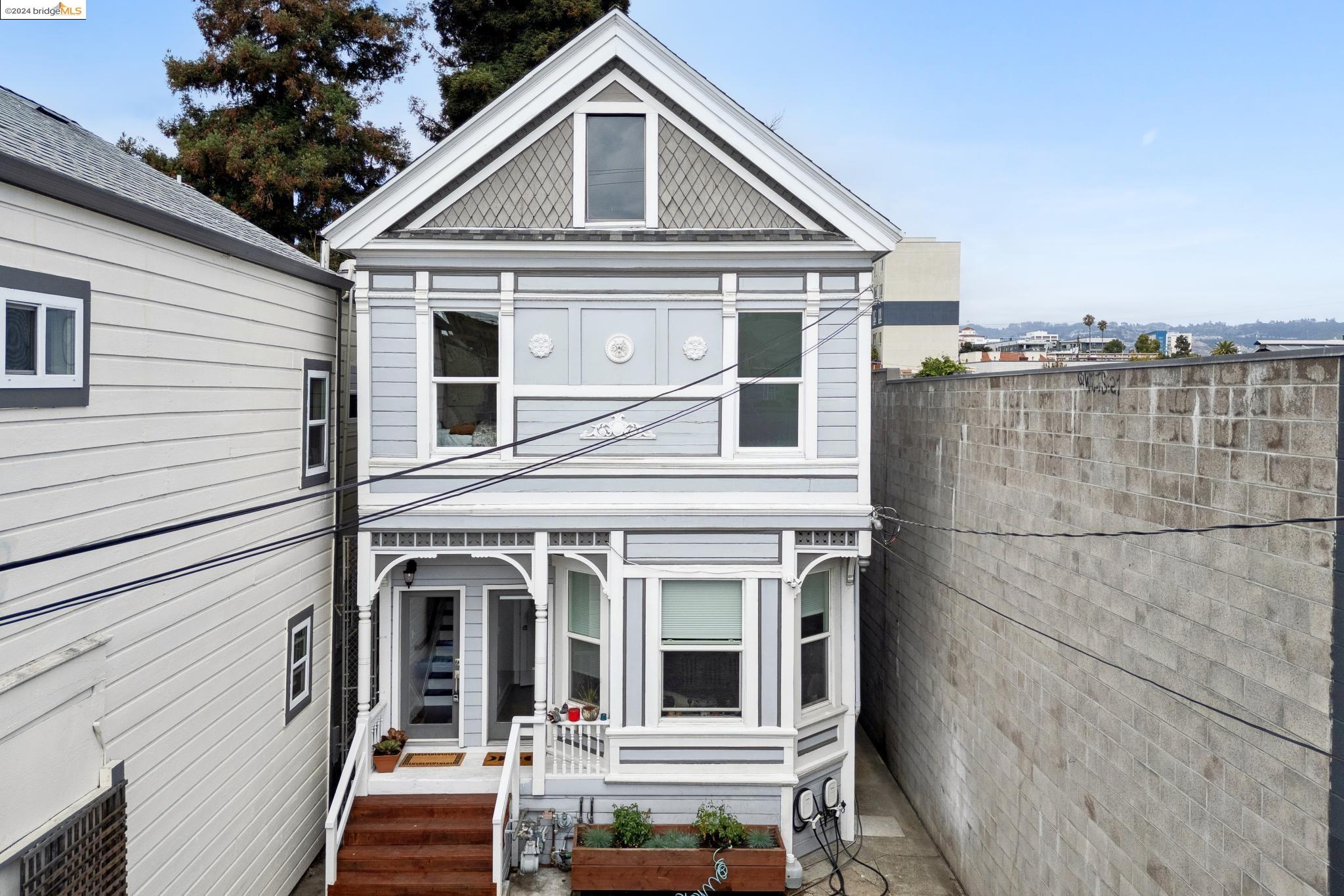 More Details about MLS # 41073986 : 490 24TH ST