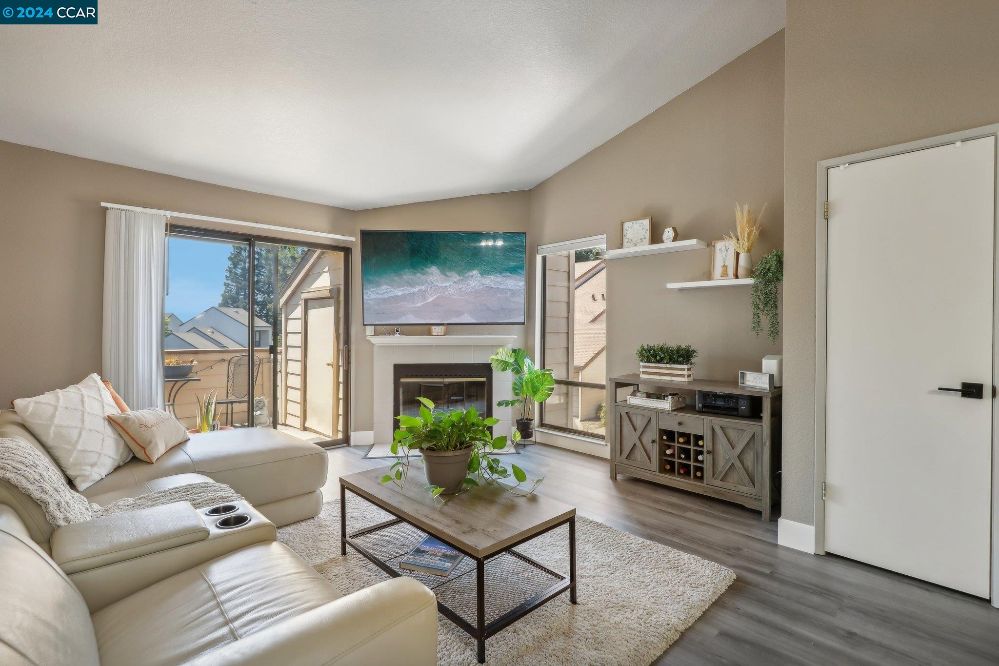 Detail Gallery Image 3 of 21 For 5647 Walnut Ave #40,  Orangevale,  CA 95662 - 2 Beds | 1/1 Baths