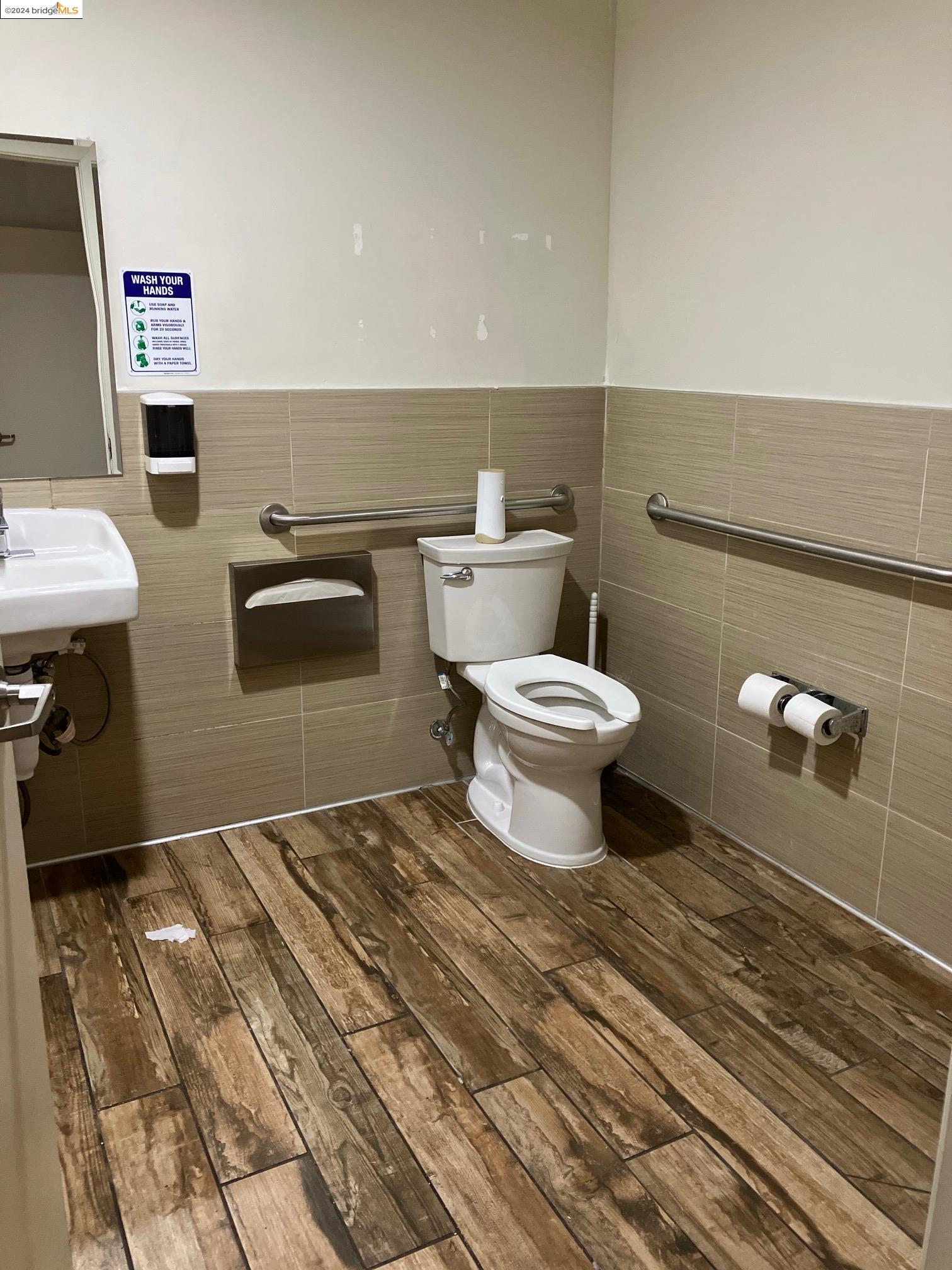 Detail Gallery Image 12 of 15 For 301 8th St, Oakland,  CA 94607 - – Beds | – Baths