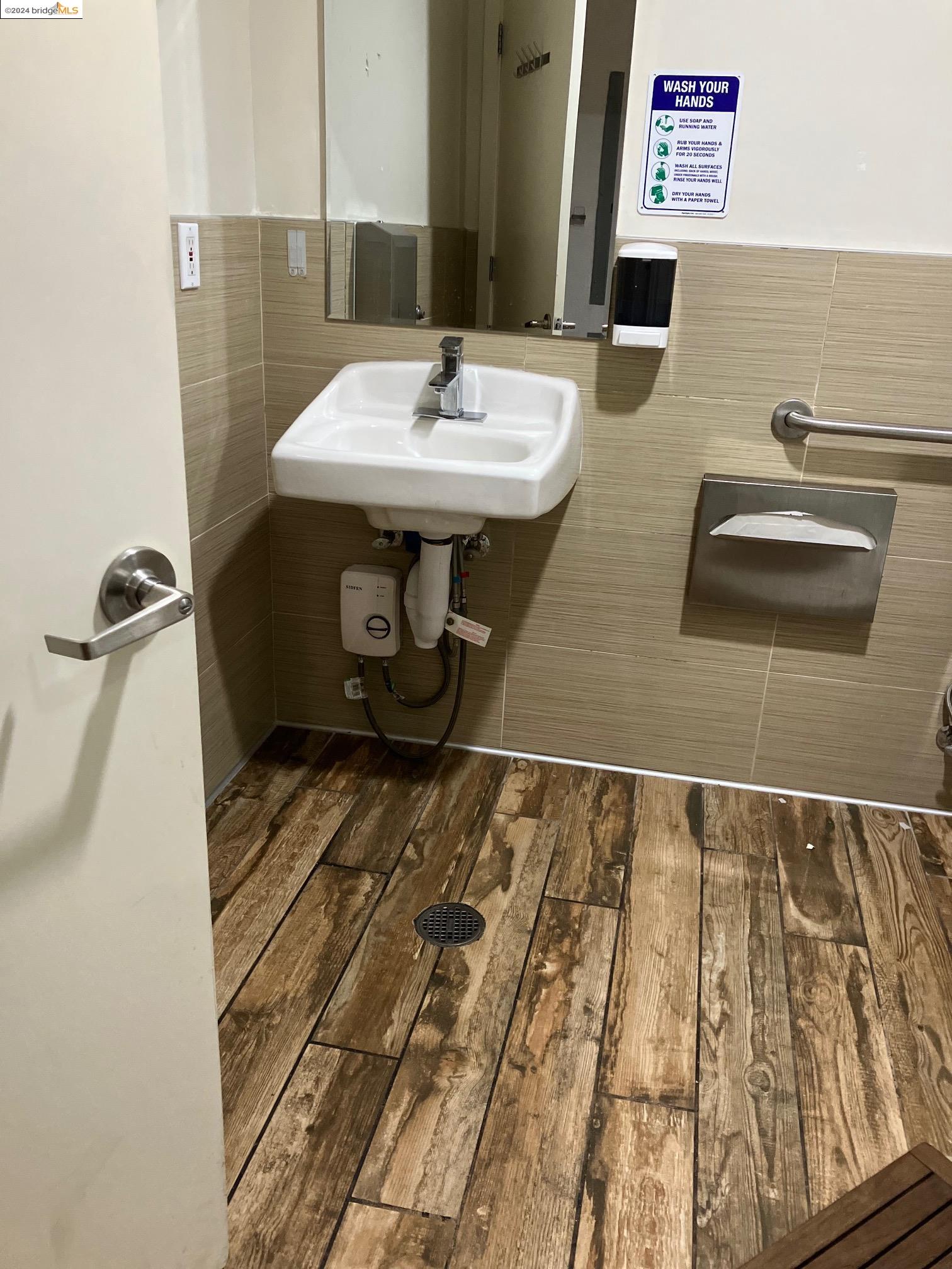 Detail Gallery Image 13 of 15 For 301 8th St, Oakland,  CA 94607 - – Beds | – Baths