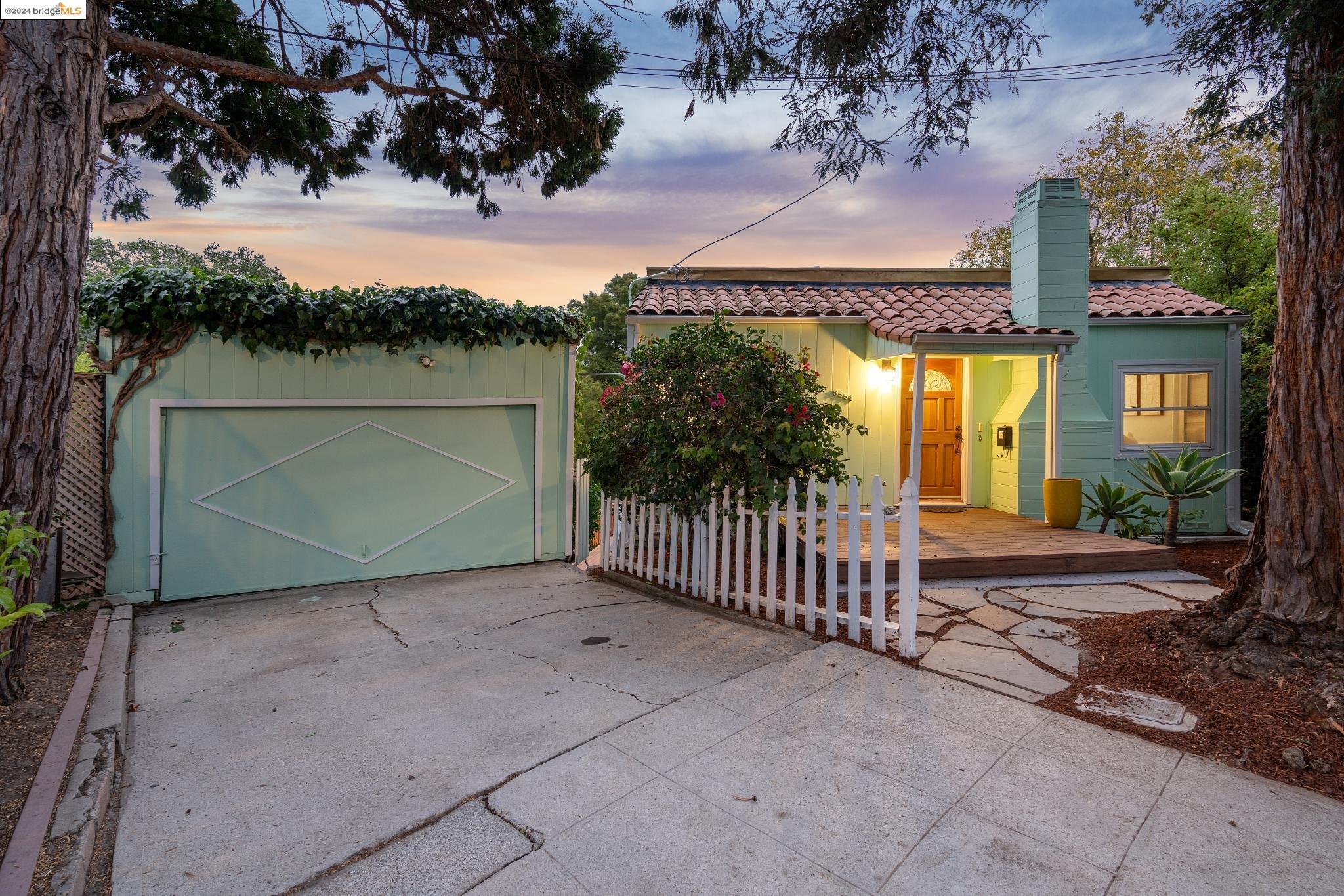 Detail Gallery Image 1 of 1 For 3254 Sylvan Ave, Oakland,  CA 94602 - 2 Beds | 2 Baths