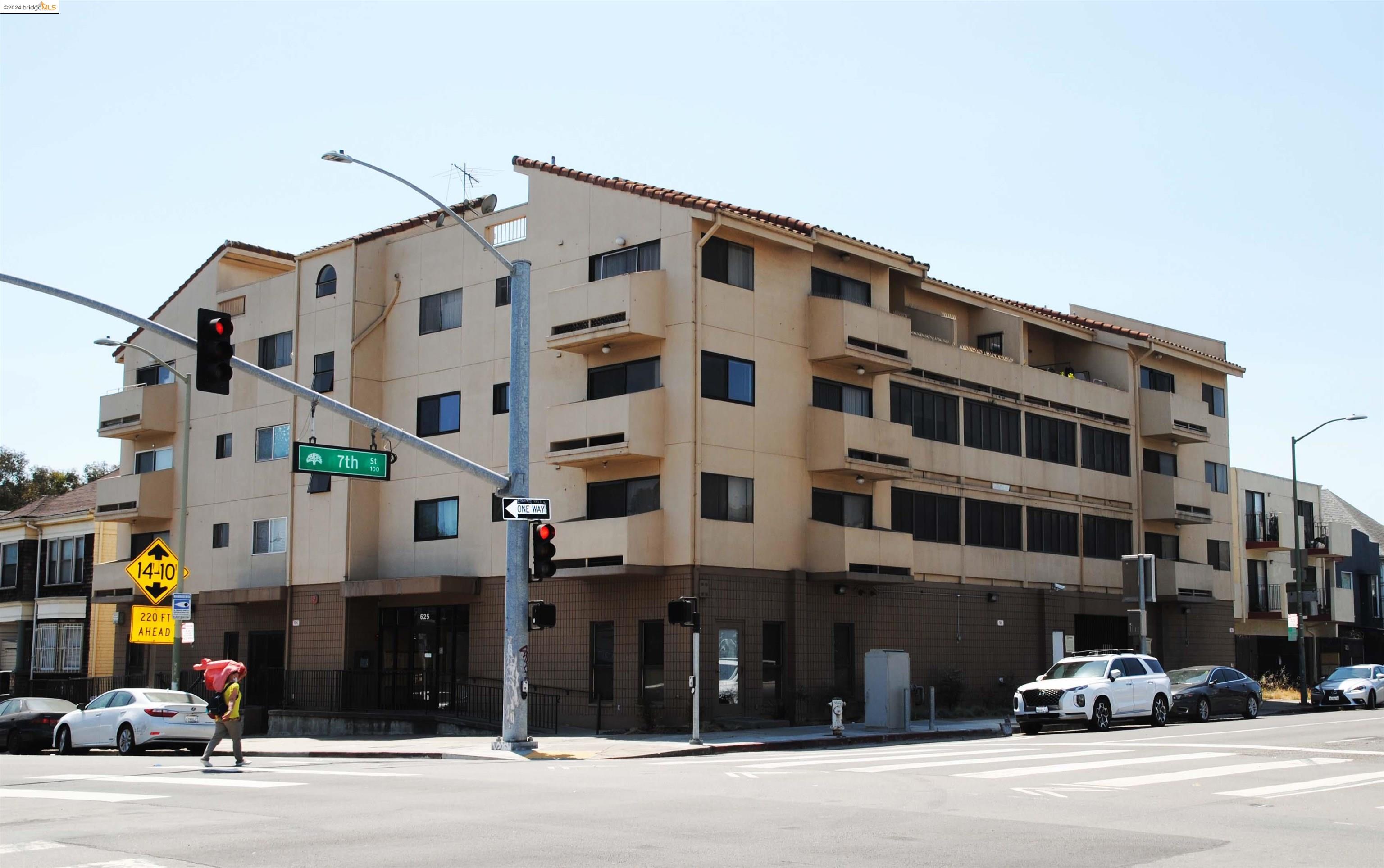 More Details about MLS # 41074042 : 625 MADISON ST # 107