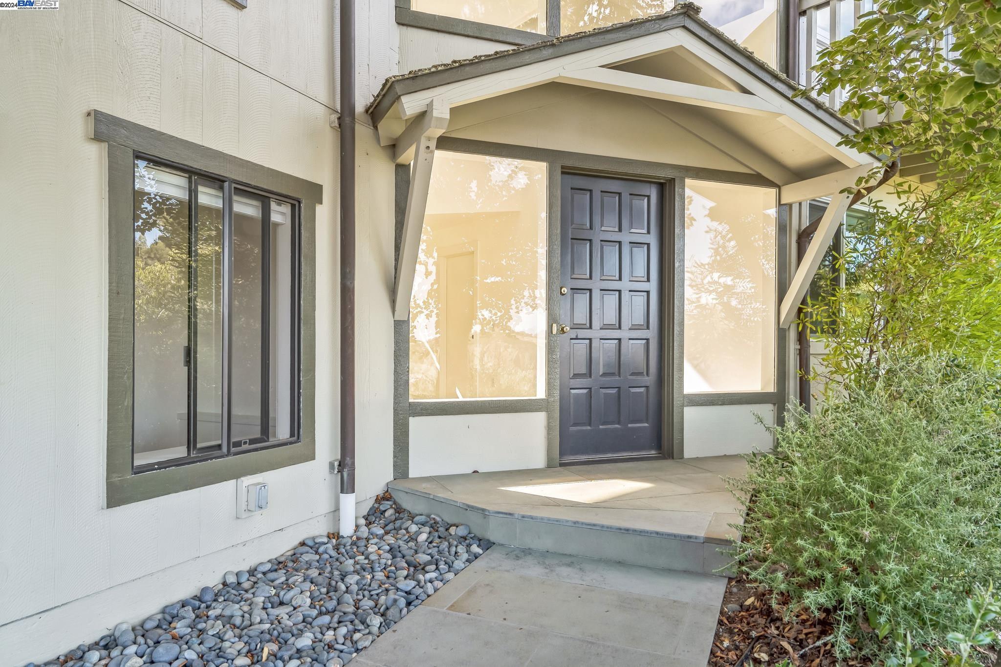 Detail Gallery Image 2 of 60 For 15 Encina Pl, San Anselmo,  CA 94960 - 4 Beds | 4 Baths