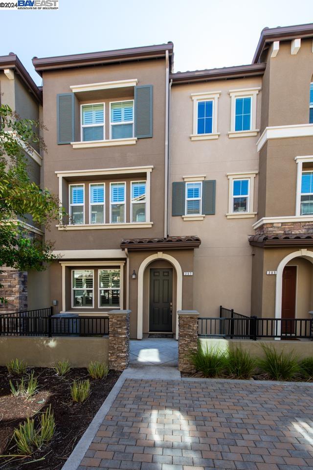 More Details about MLS # 41074137 : 207 FANUNCIO LN