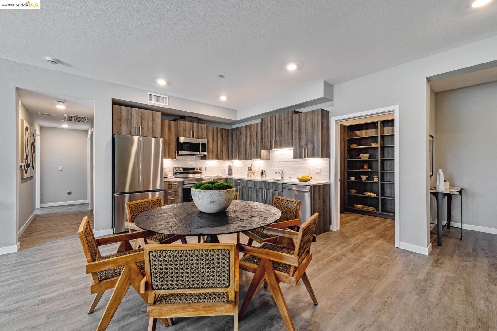 Detail Gallery Image 1 of 1 For 2400 Adeline St #203,  Oakland,  CA 94607 - 1 Beds | 1 Baths