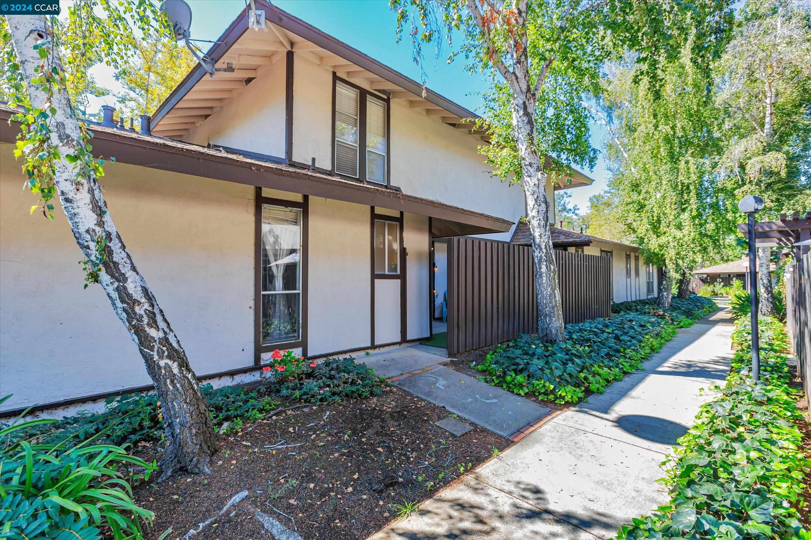 MLS: 41074412 Condo For Sale