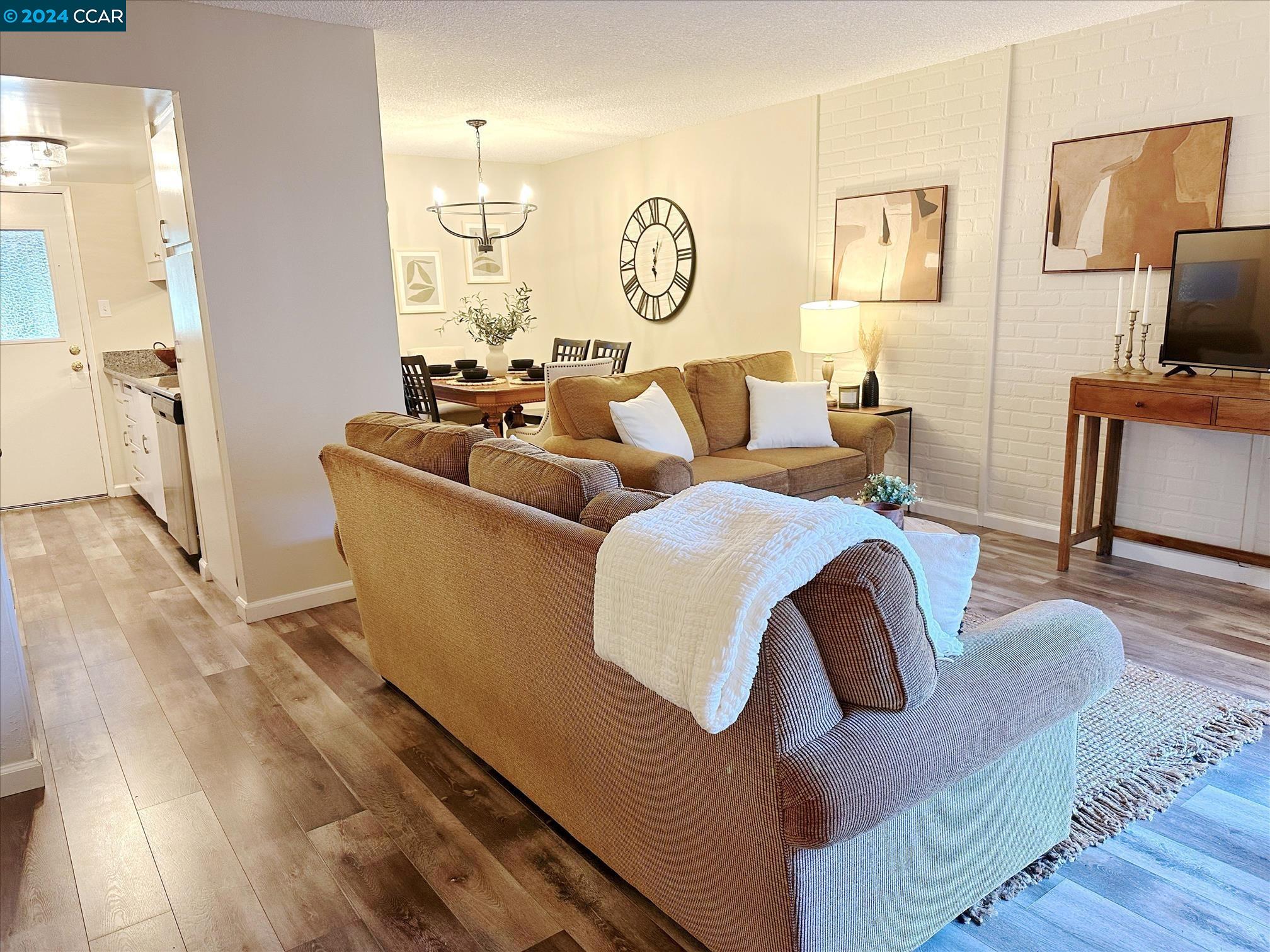 Photo #6: 41074412 Listing 