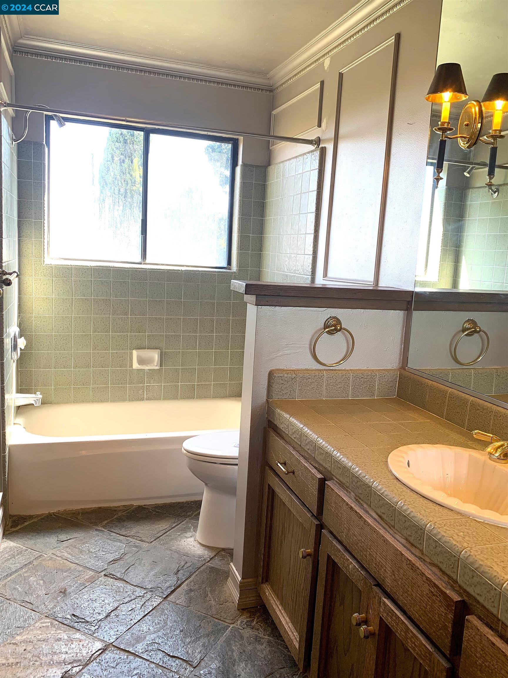 Detail Gallery Image 22 of 30 For 29 Anton Way, Novato,  CA 94945 - 5 Beds | 4 Baths
