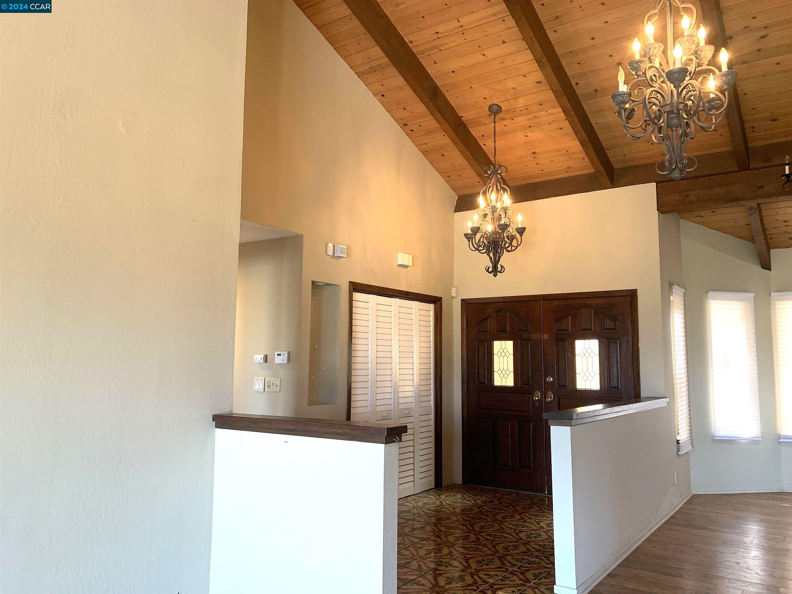 Detail Gallery Image 4 of 30 For 29 Anton Way, Novato,  CA 94945 - 5 Beds | 4 Baths