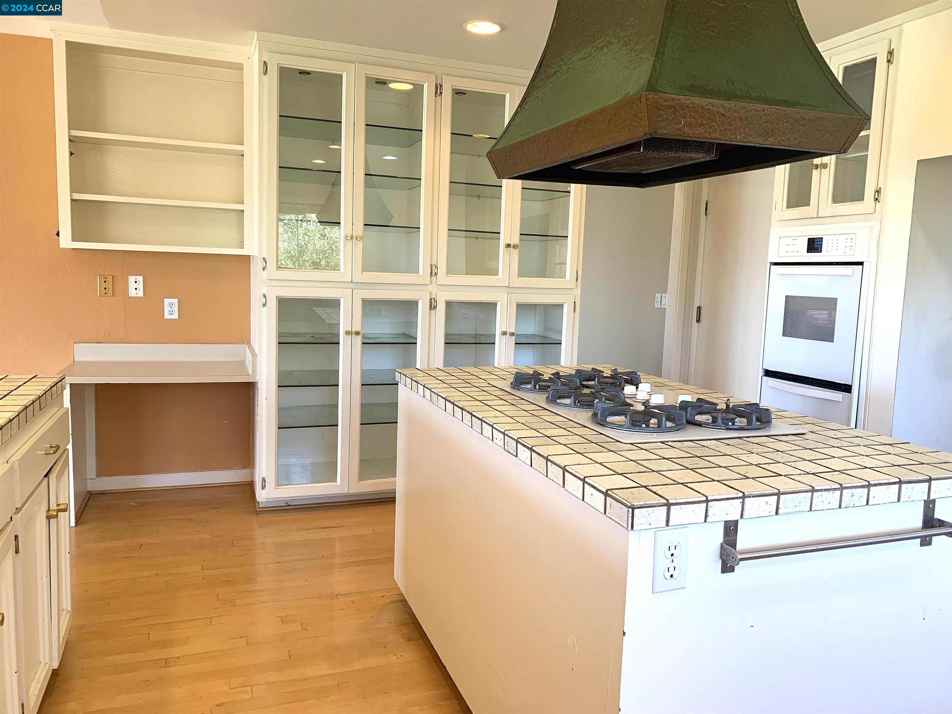 Detail Gallery Image 7 of 30 For 29 Anton Way, Novato,  CA 94945 - 5 Beds | 4 Baths