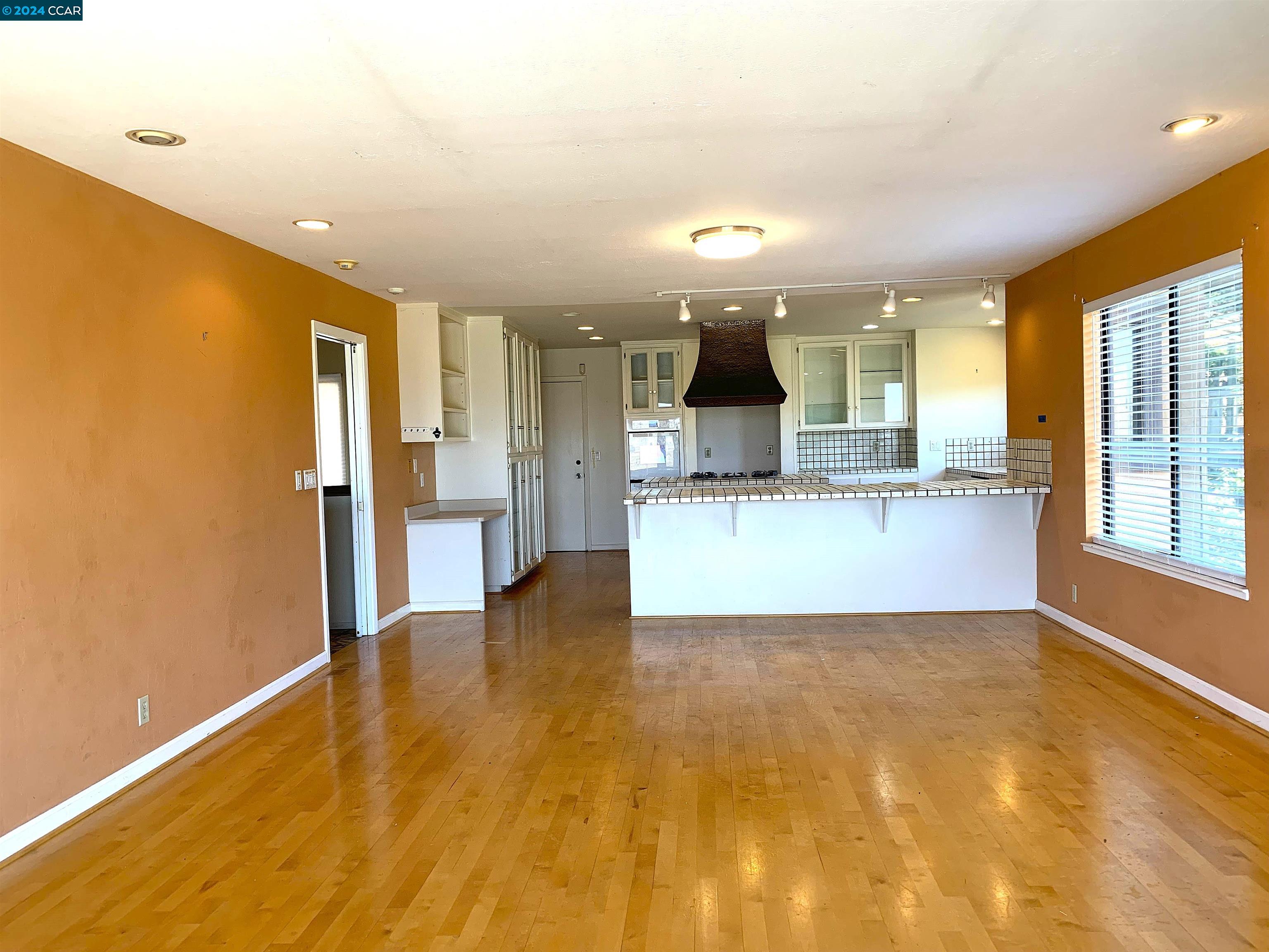 Detail Gallery Image 9 of 30 For 29 Anton Way, Novato,  CA 94945 - 5 Beds | 4 Baths