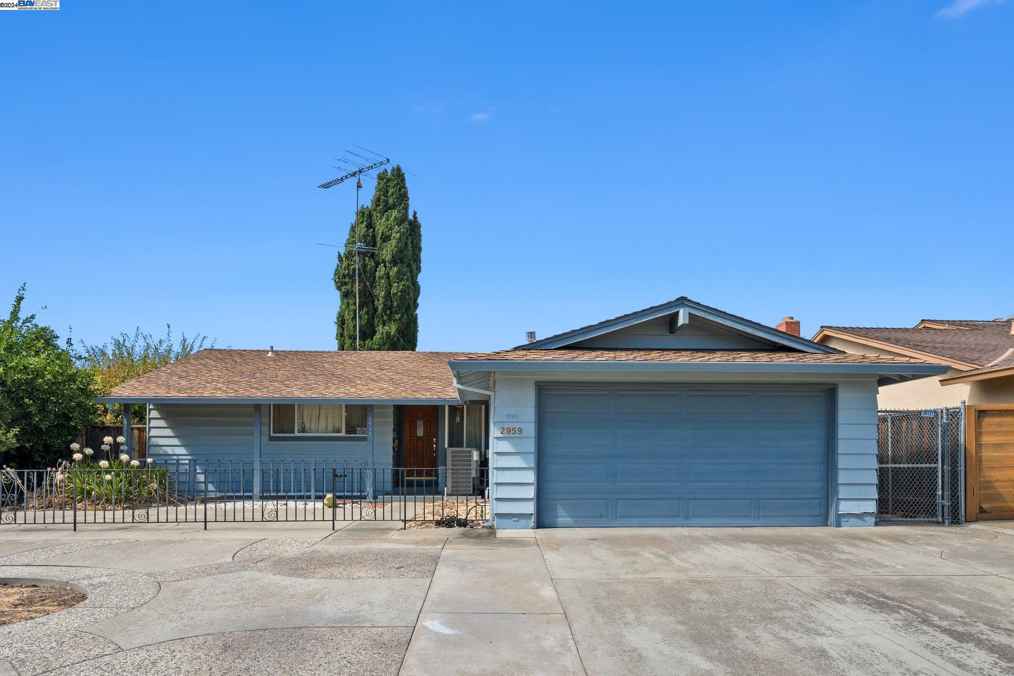 Detail Gallery Image 1 of 1 For 2959 Valhalla Dr, San Jose,  CA 95132 - 3 Beds | 2 Baths