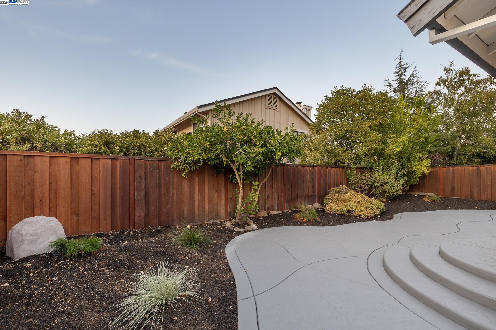 Detail Gallery Image 30 of 35 For 172 Western Hills Drive, Pleasant Hill,  CA 94523 - 2 Beds | 2 Baths