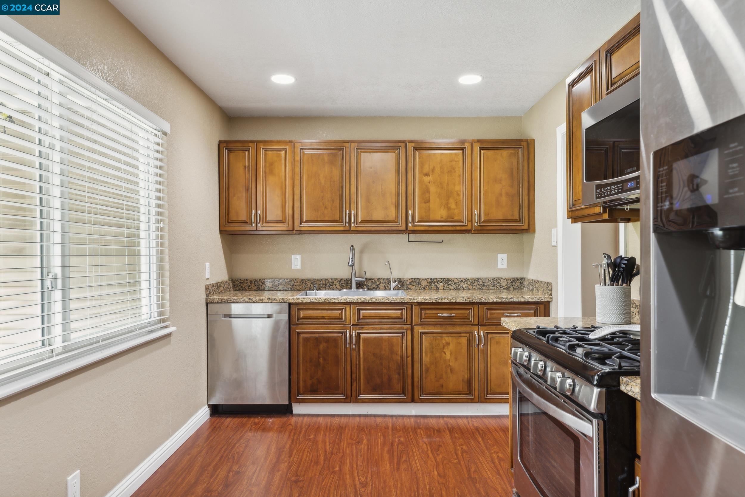 Detail Gallery Image 14 of 28 For 408 Marc Ave, Stockton,  CA 95207 - 4 Beds | 2 Baths