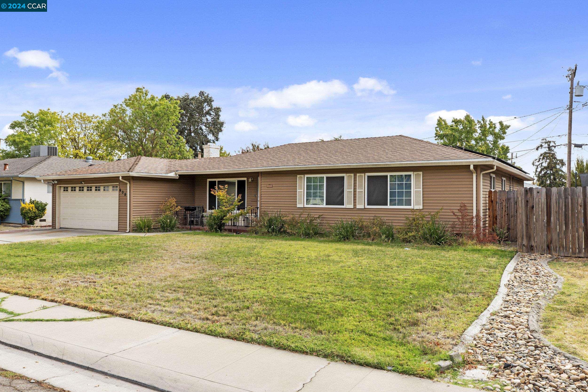 Detail Gallery Image 3 of 28 For 408 Marc Ave, Stockton,  CA 95207 - 4 Beds | 2 Baths