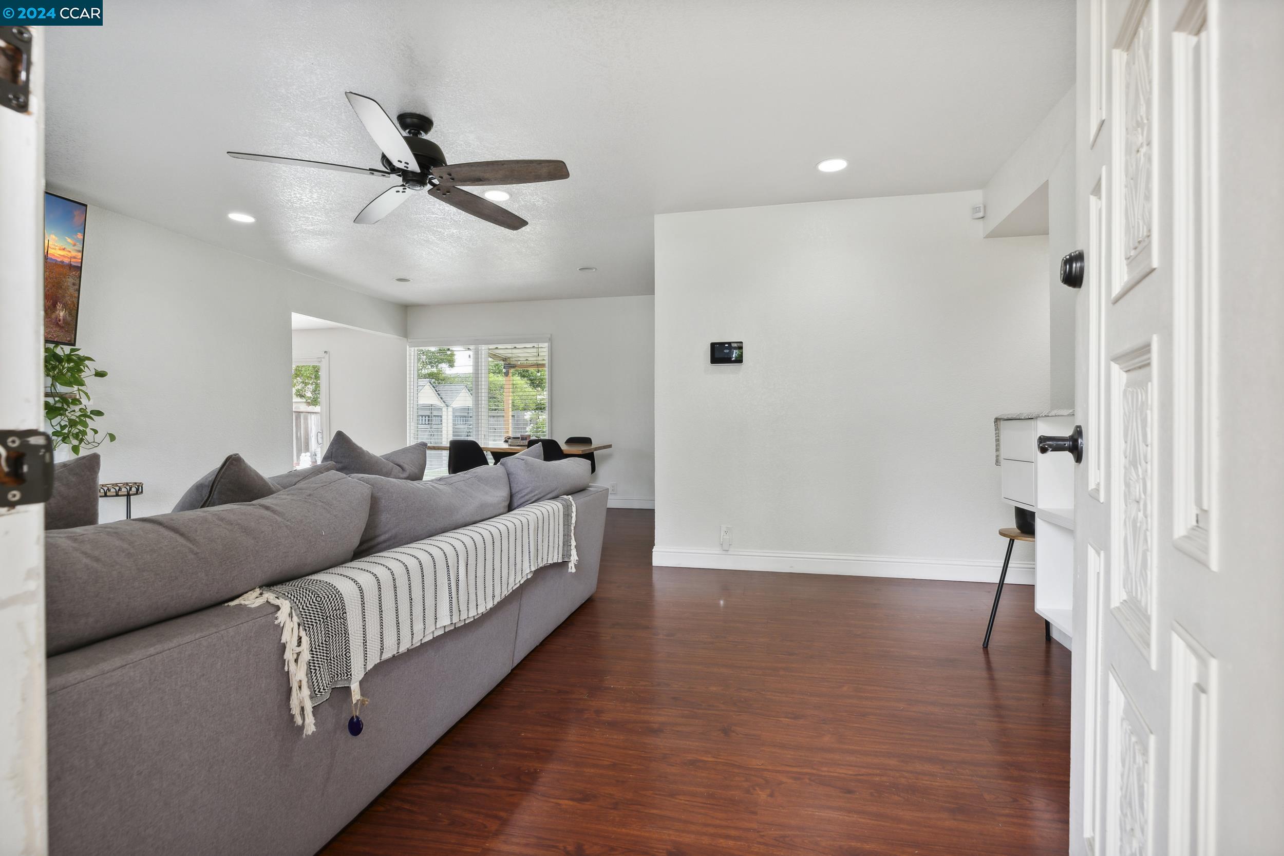 Detail Gallery Image 6 of 28 For 408 Marc Ave, Stockton,  CA 95207 - 4 Beds | 2 Baths