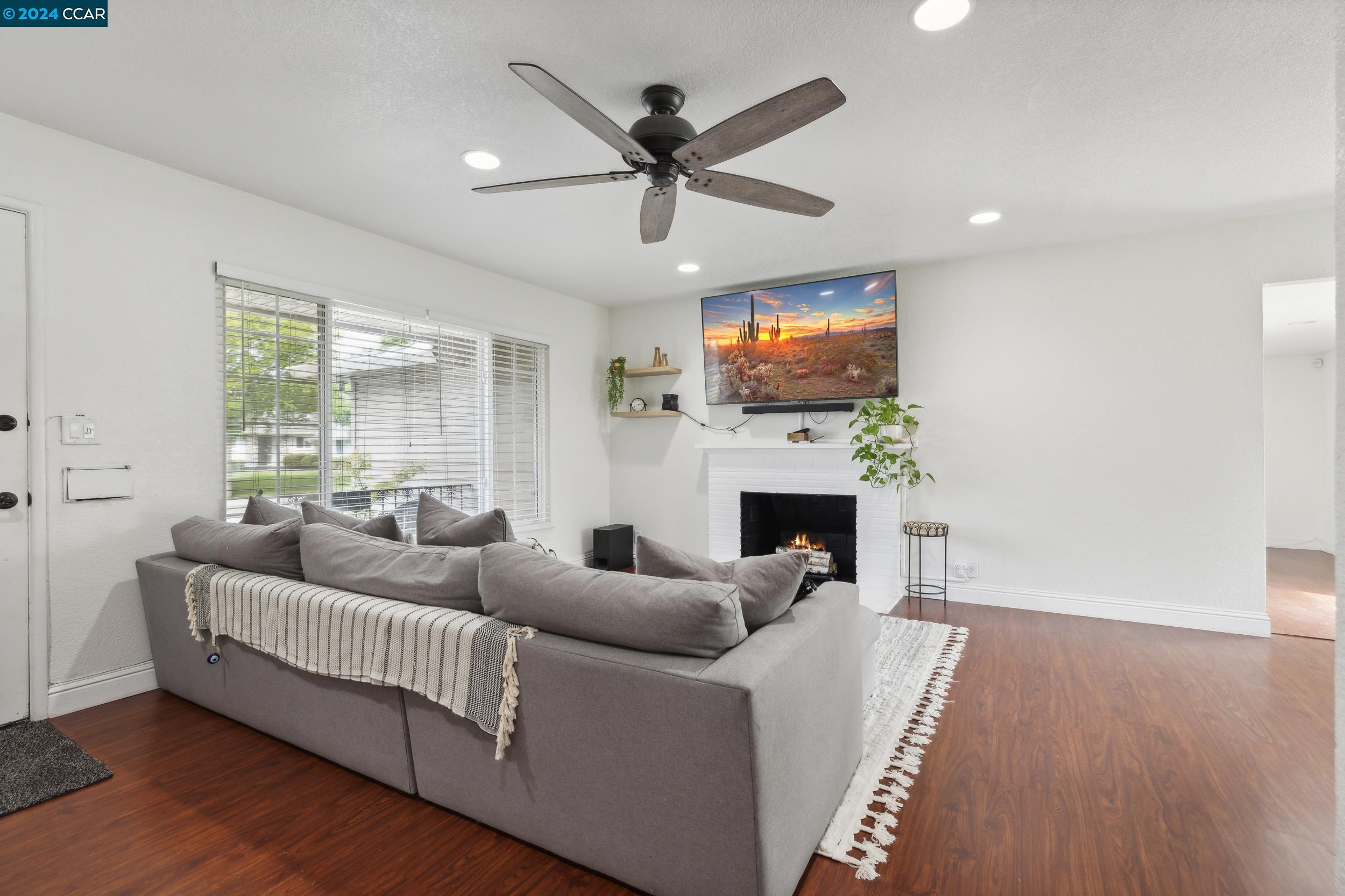 Detail Gallery Image 7 of 28 For 408 Marc Ave, Stockton,  CA 95207 - 4 Beds | 2 Baths