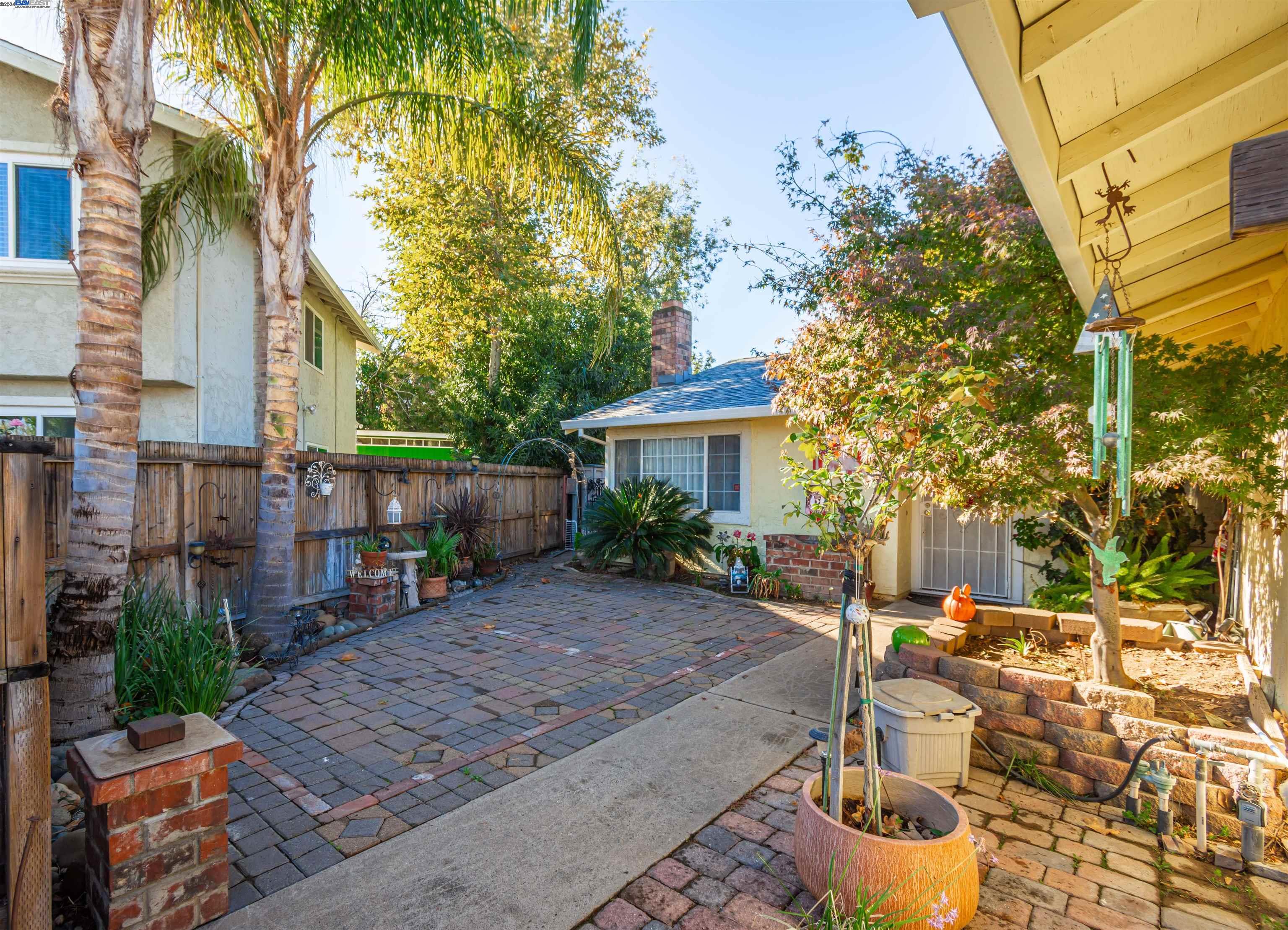 Detail Gallery Image 5 of 45 For 6300 Ironbark Ct, Citrus Heights,  CA 95621 - 4 Beds | 2 Baths