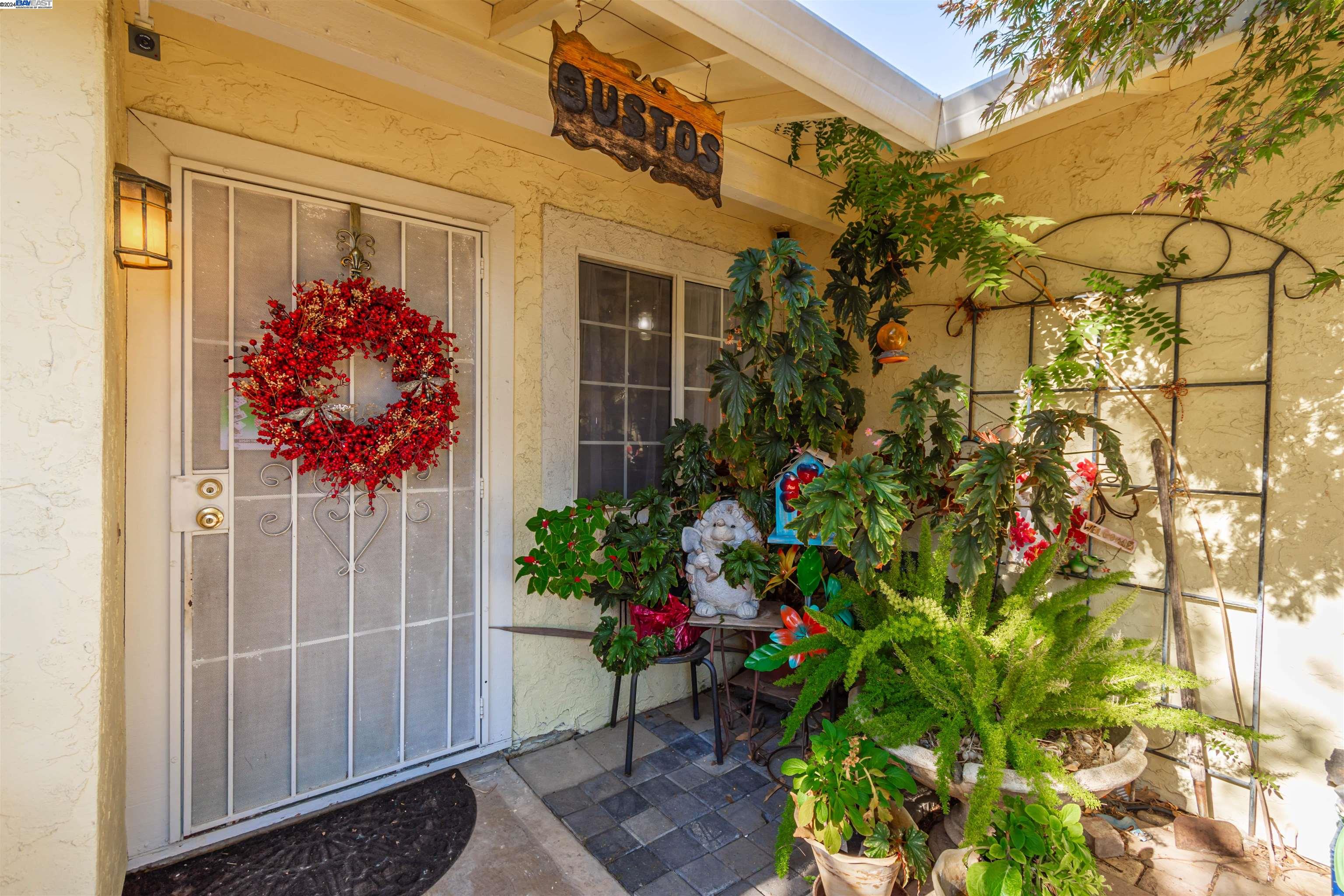 Detail Gallery Image 9 of 45 For 6300 Ironbark Ct, Citrus Heights,  CA 95621 - 4 Beds | 2 Baths