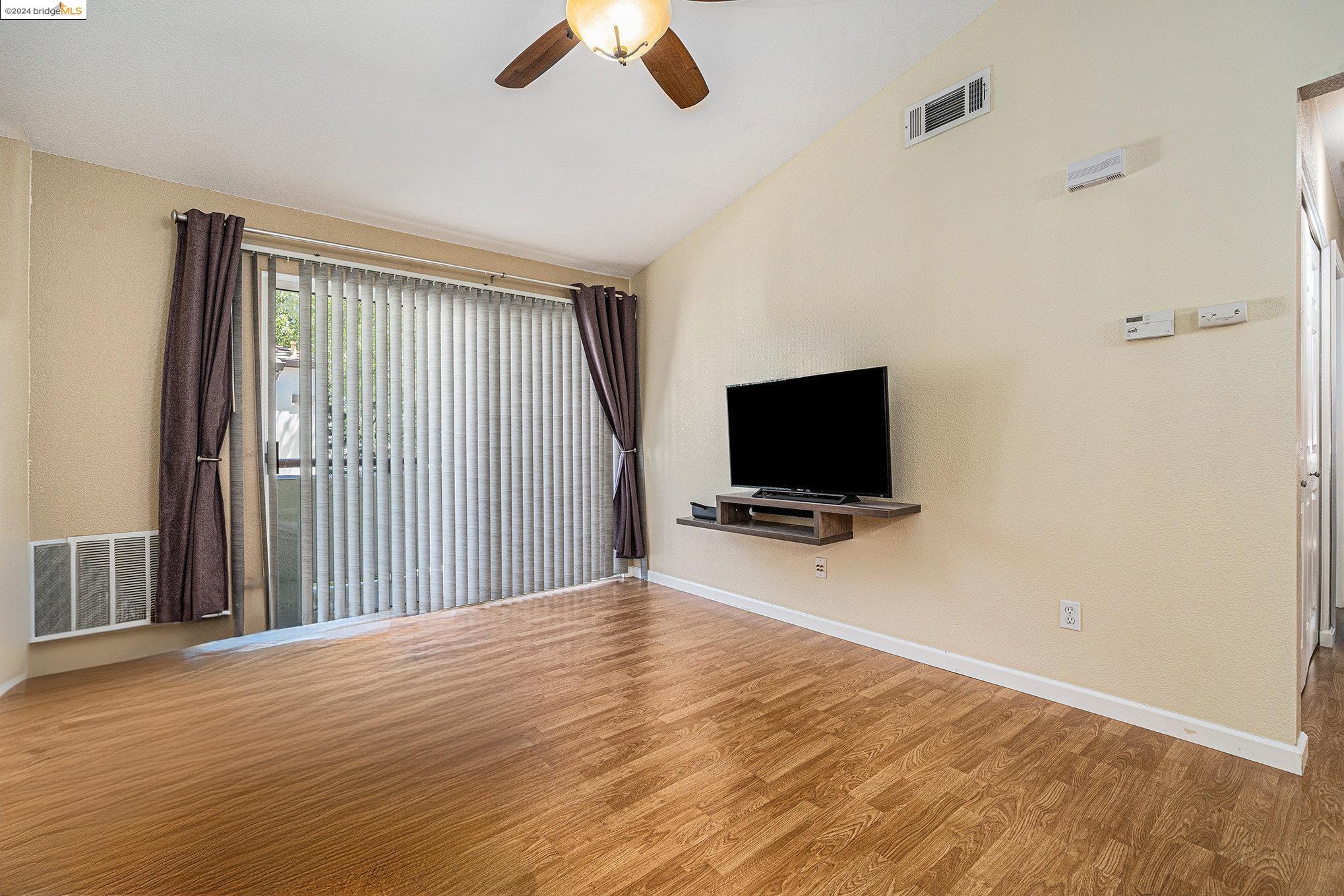 Detail Gallery Image 3 of 28 For 8020 Walerga Rd #1014,  Antelope,  CA 95843 - 2 Beds | 2 Baths