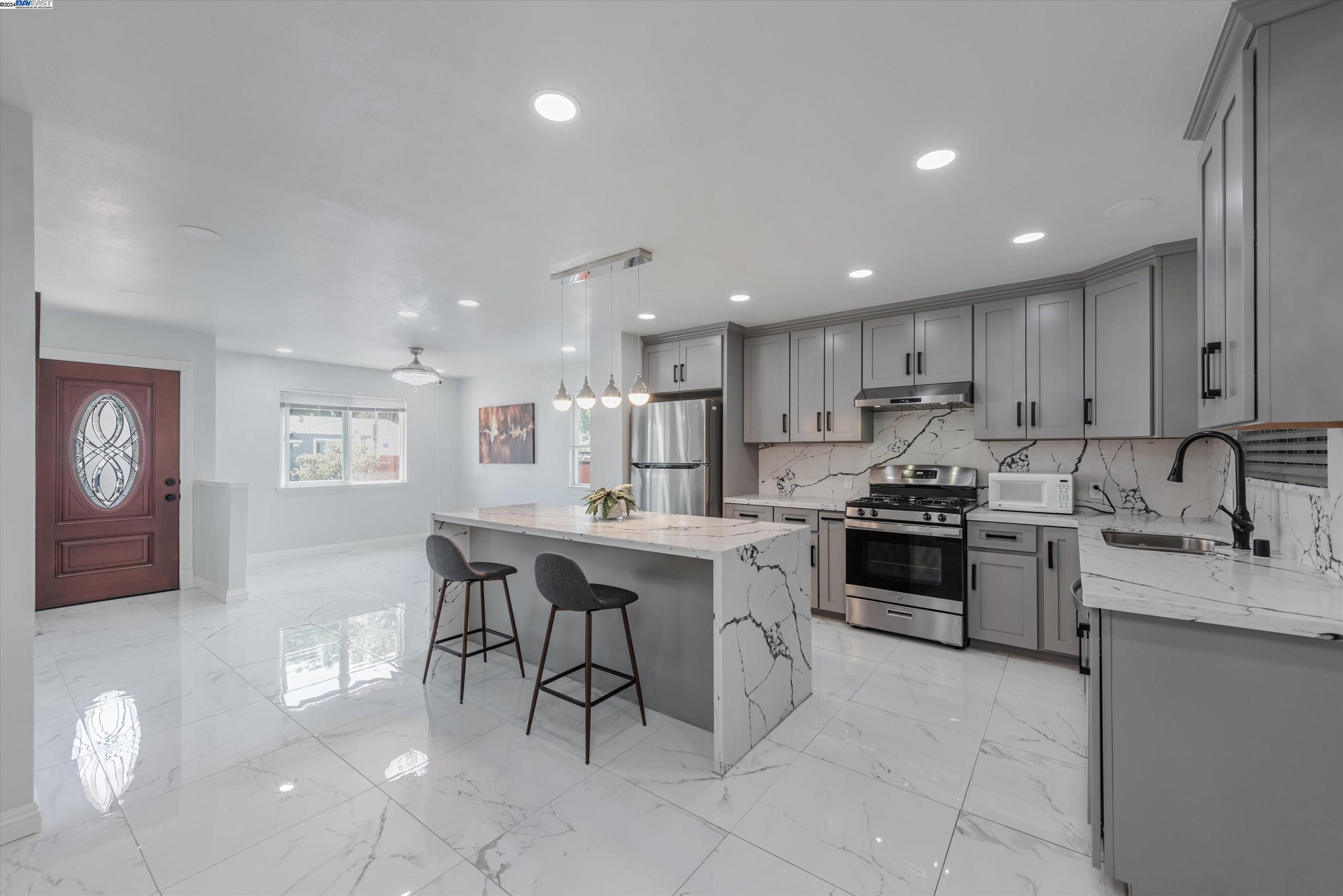 Detail Gallery Image 1 of 1 For 15770 Connolly Ave, San Lorenzo,  CA 94580 - 4 Beds | 2 Baths
