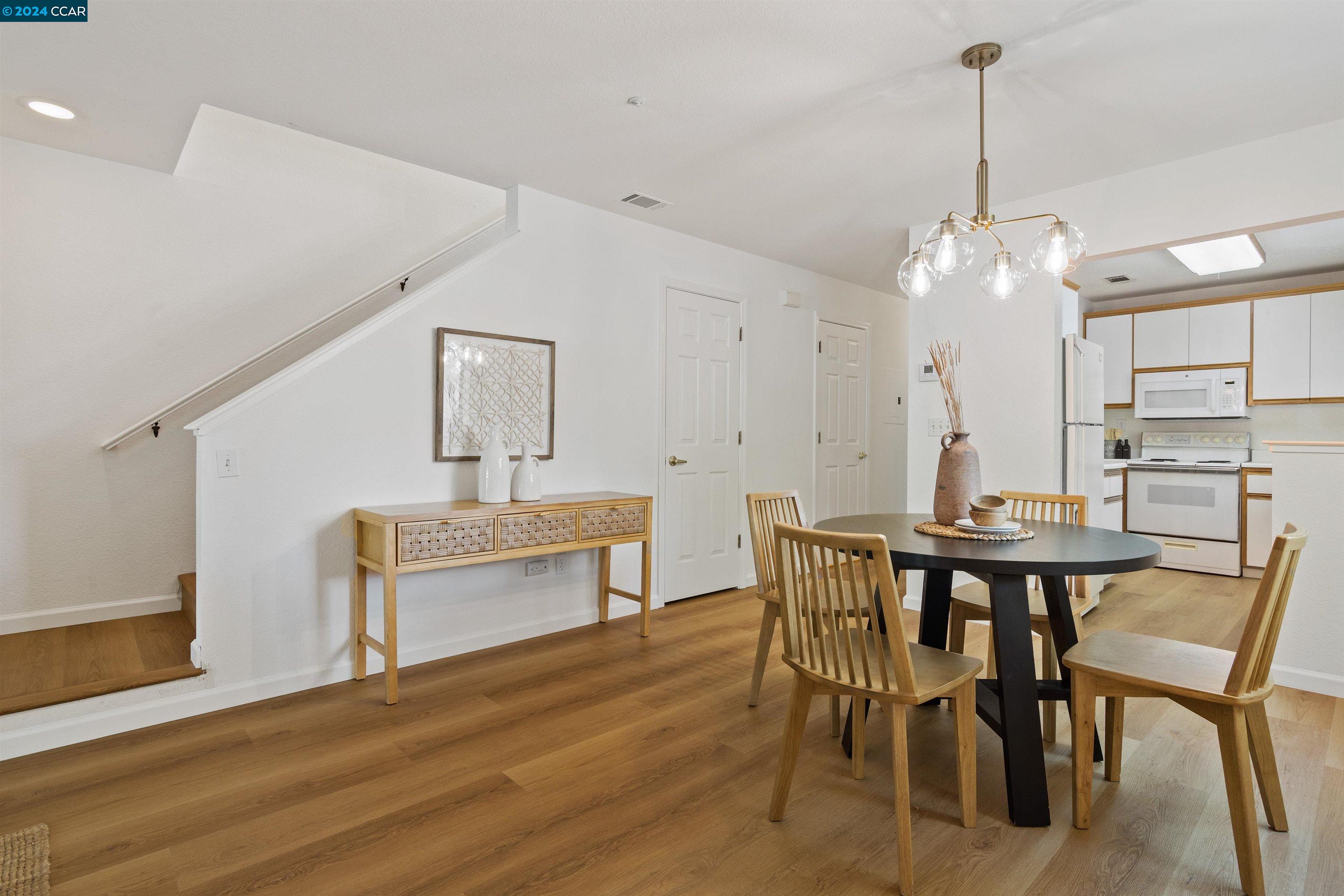 Photo #2: 41074641 Listing 
