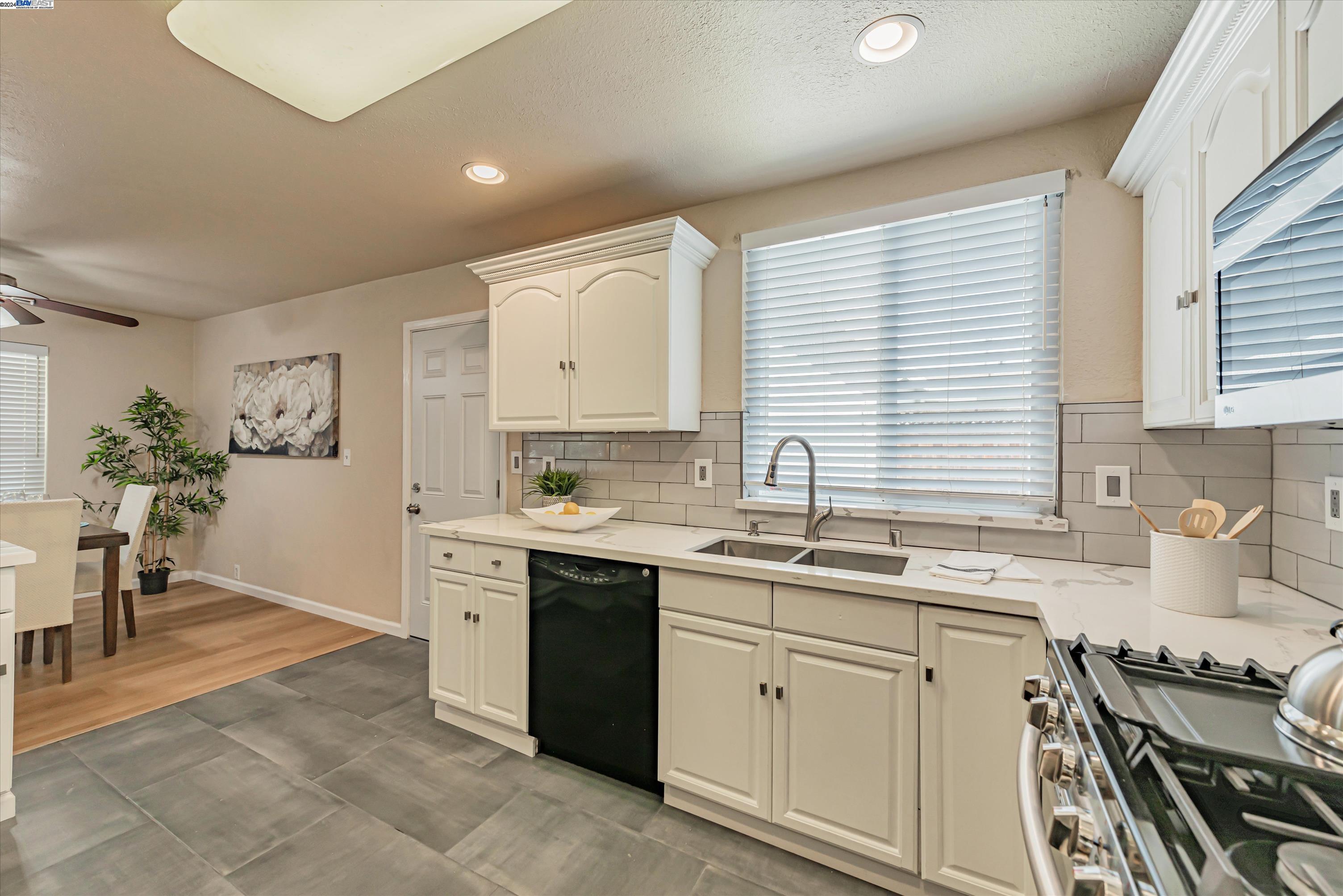 Detail Gallery Image 13 of 43 For 3380 Joanne Ave, San Jose,  CA 95127 - 3 Beds | 2 Baths