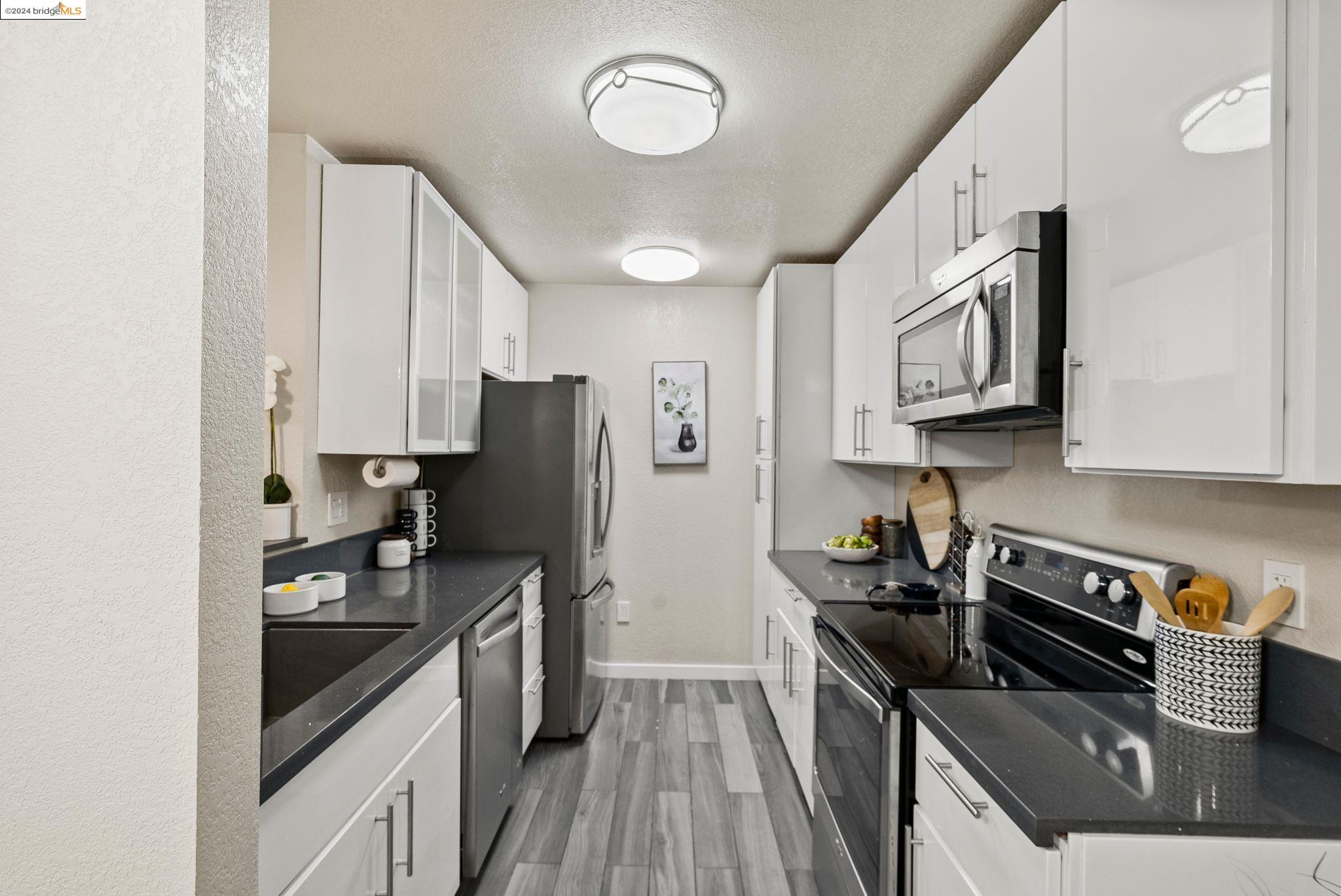 Detail Gallery Image 4 of 14 For 365 Perkins St #105,  Oakland,  CA 94610 - 1 Beds | 1 Baths