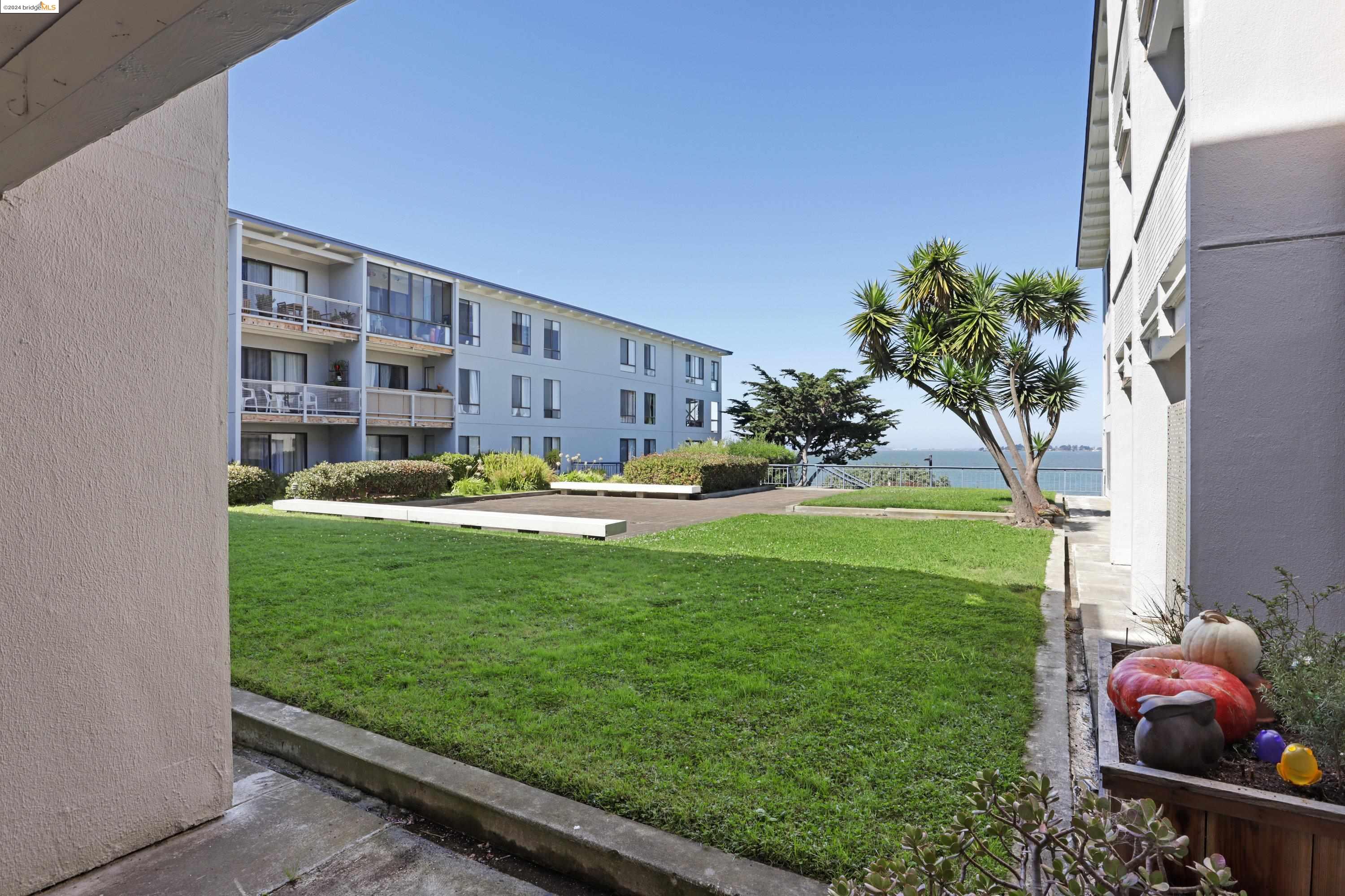 Detail Gallery Image 4 of 30 For 4 Captain Dr #E211,  Emeryville,  CA 94608 - 1 Beds | 1 Baths