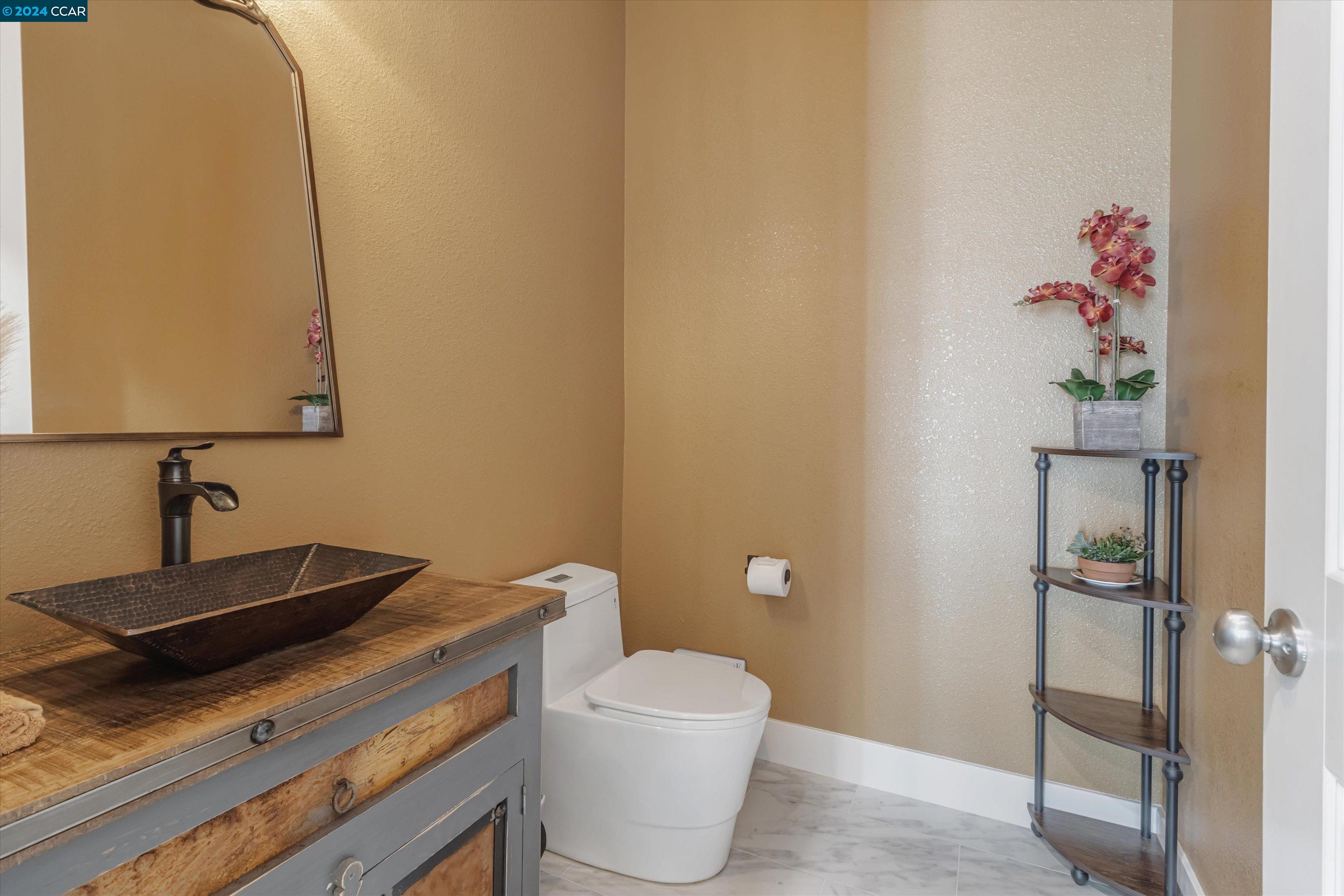 Detail Gallery Image 20 of 60 For 6719 Skyview Dr, Oakland,  CA 94605 - 4 Beds | 3/1 Baths