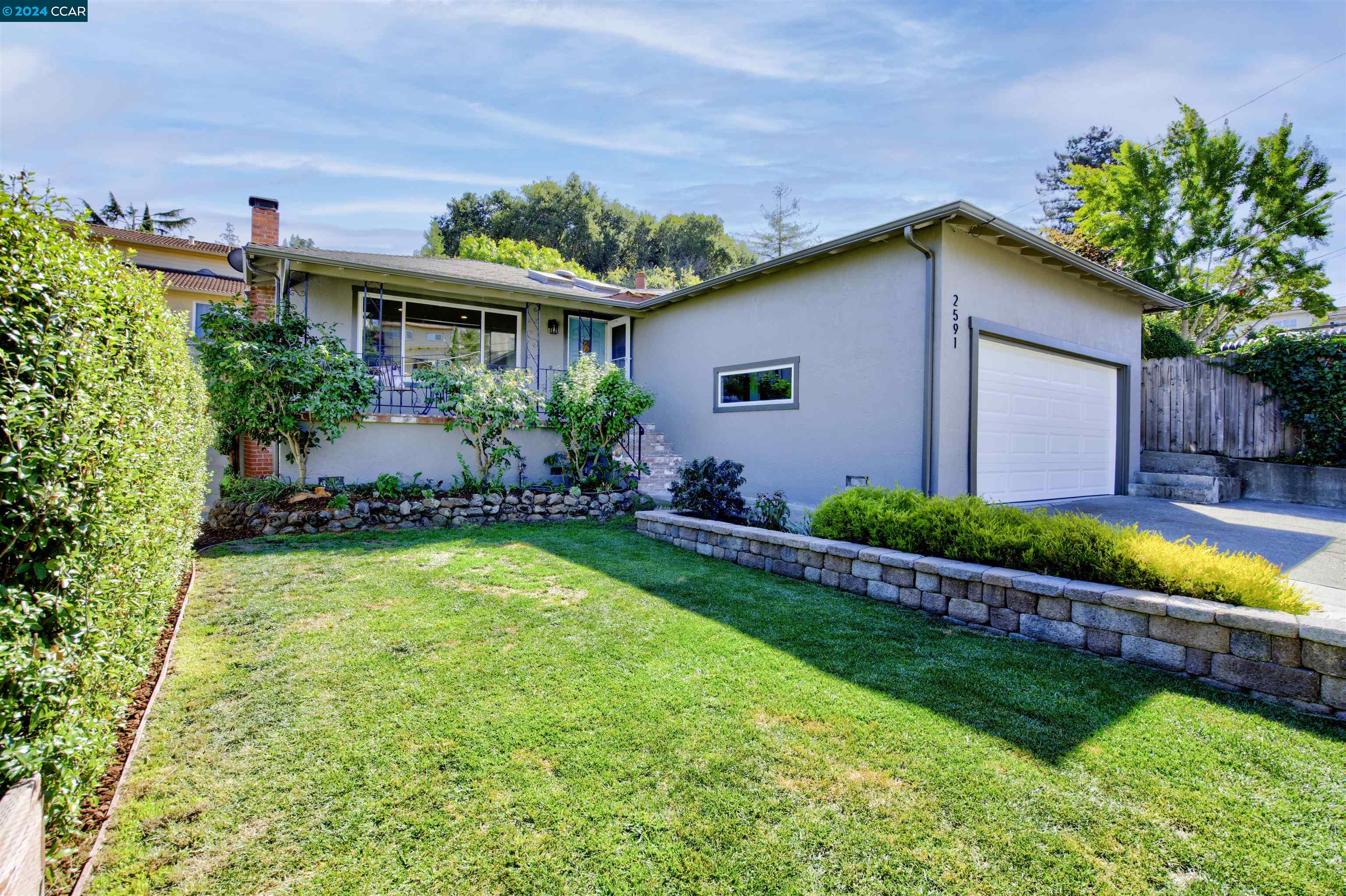 Detail Gallery Image 1 of 1 For 2591 Miramar Ave, Castro Valley,  CA 94546-2818 - 3 Beds | 2 Baths