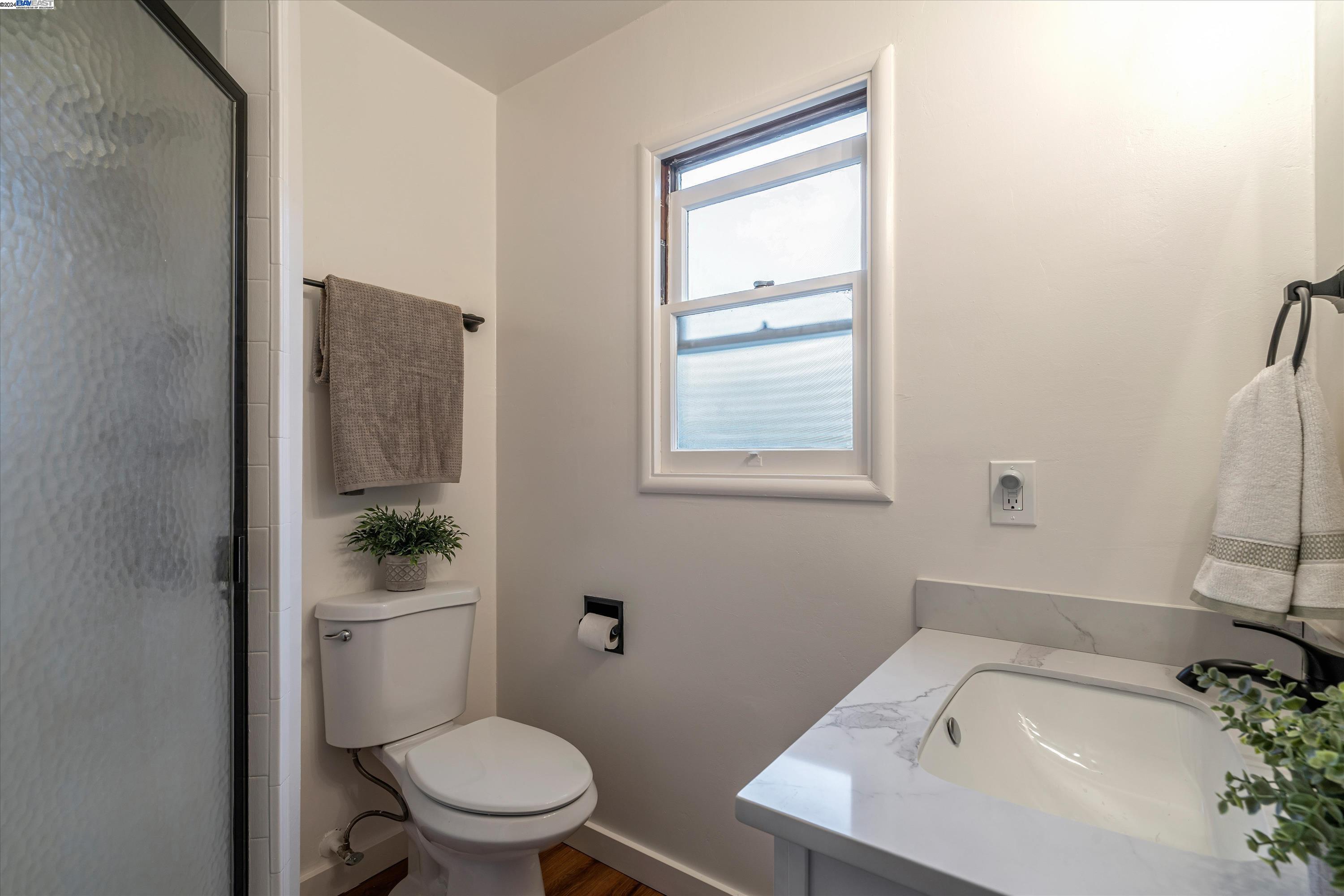 Detail Gallery Image 12 of 60 For 30063 Palomares Rd, Castro Valley,  CA 94552 - 5 Beds | 4 Baths