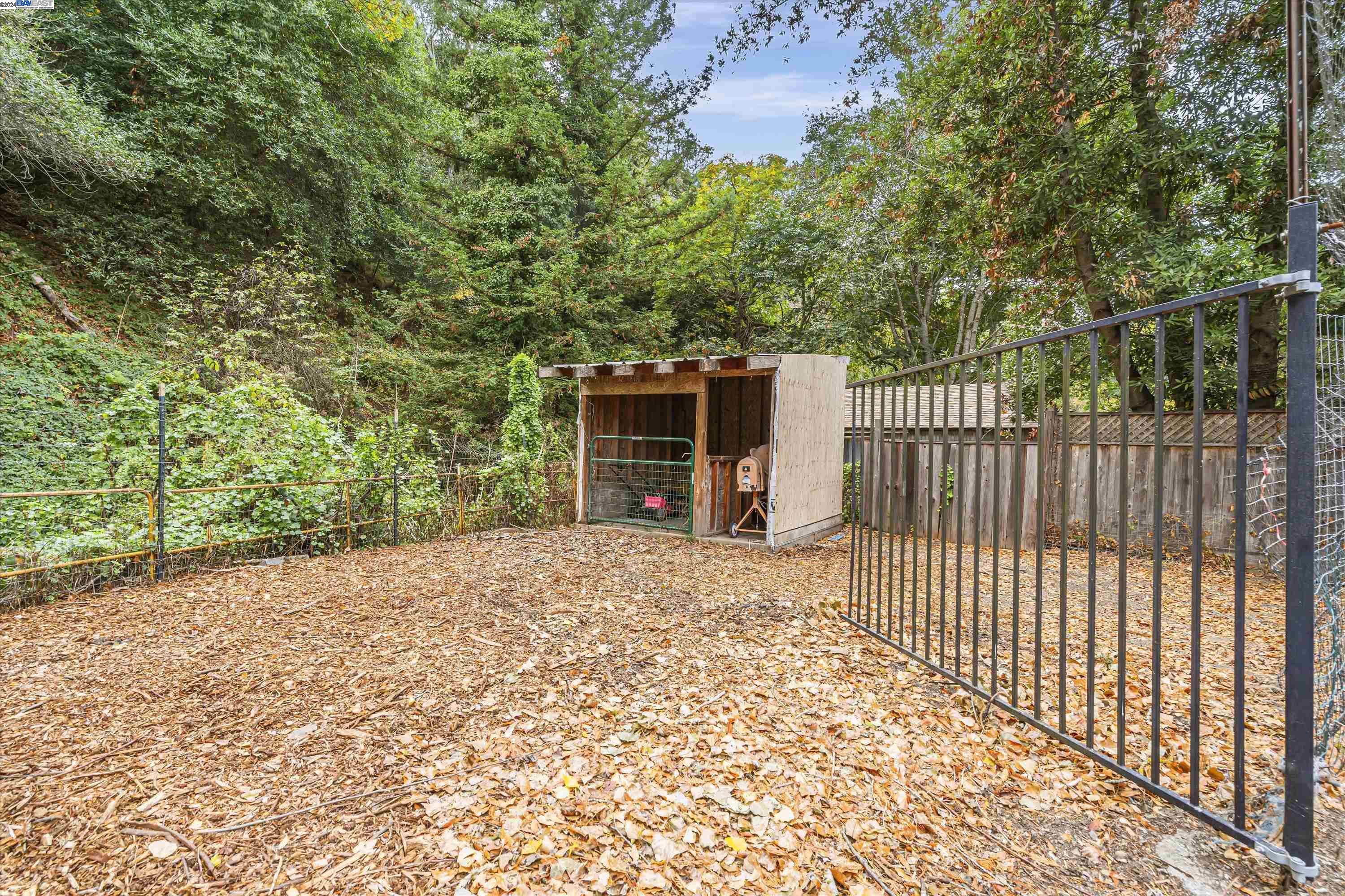 Detail Gallery Image 26 of 60 For 30063 Palomares Rd, Castro Valley,  CA 94552 - 5 Beds | 4 Baths