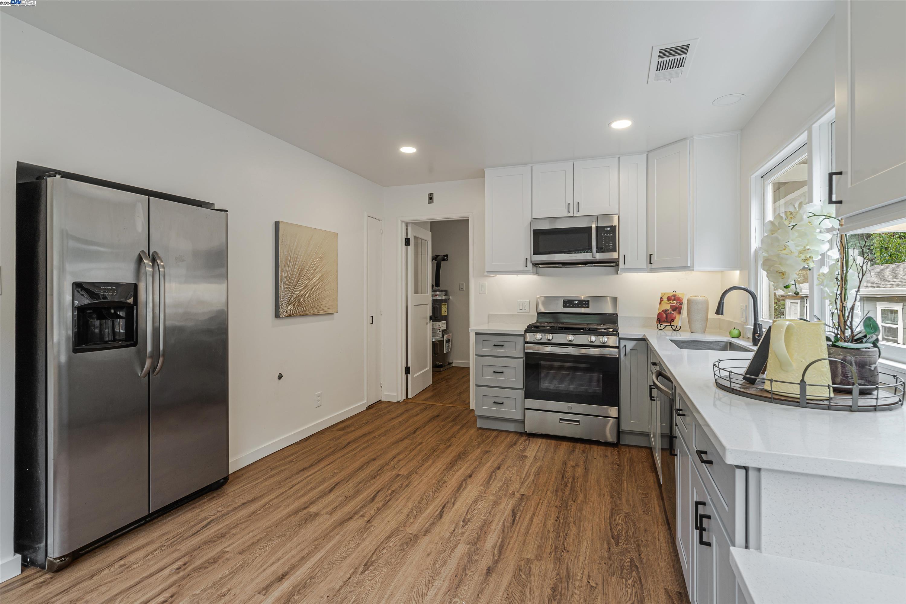 Detail Gallery Image 7 of 60 For 30063 Palomares Rd, Castro Valley,  CA 94552 - 5 Beds | 4 Baths