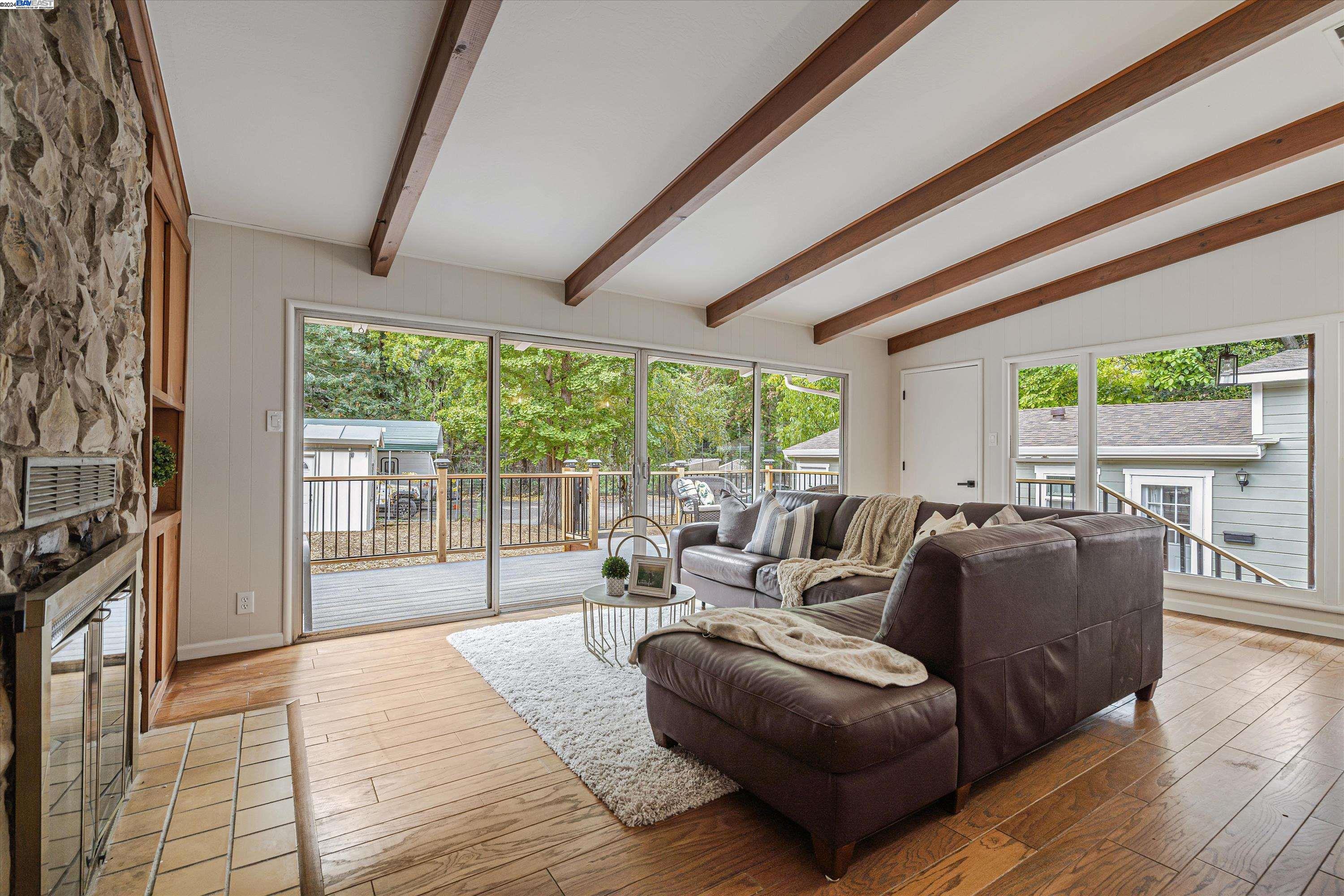 Detail Gallery Image 9 of 60 For 30063 Palomares Rd, Castro Valley,  CA 94552 - 5 Beds | 4 Baths