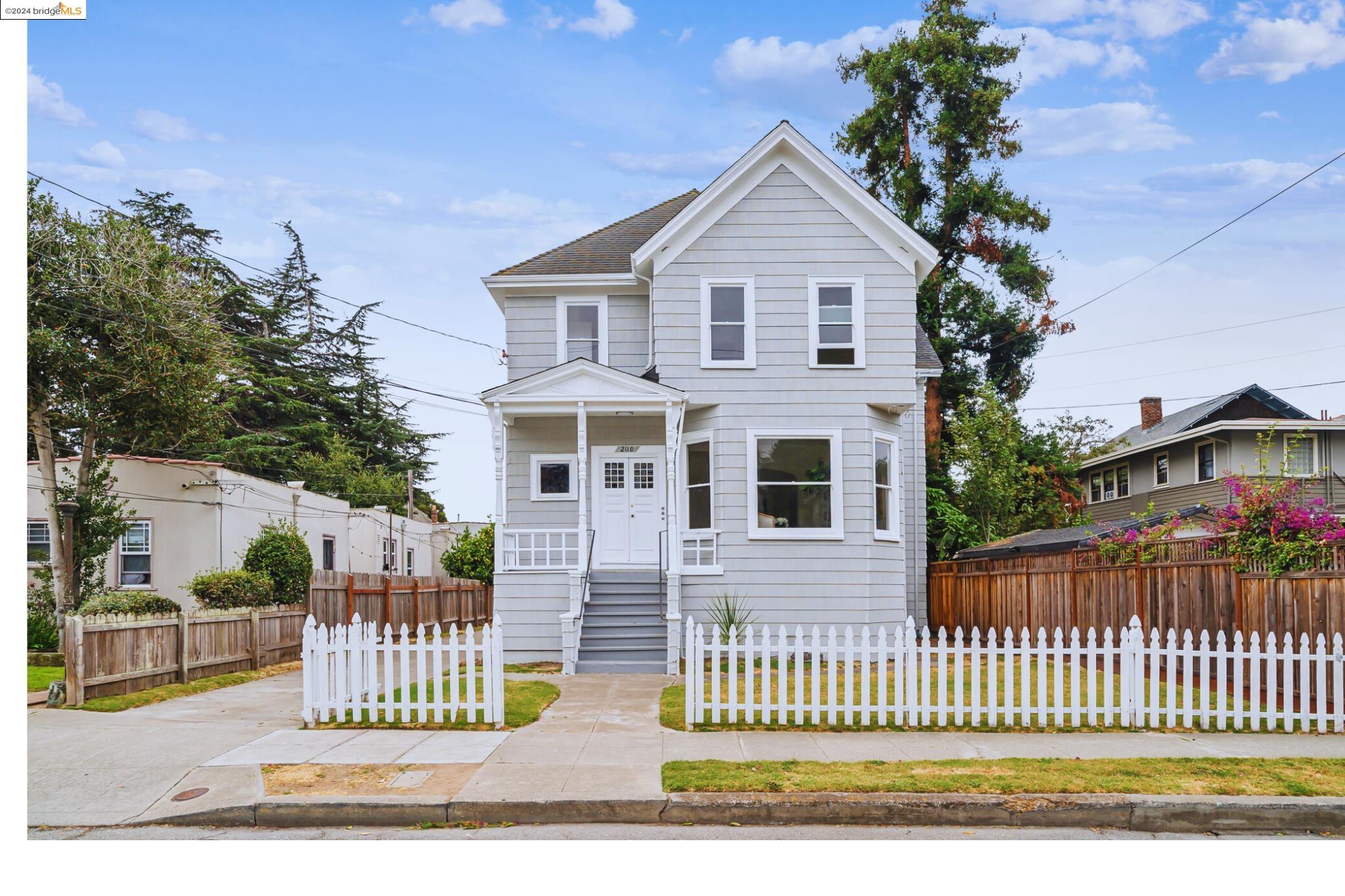 Detail Gallery Image 3 of 33 For 2110 San Jose, Alameda,  CA 94501 - 5 Beds | 4/1 Baths