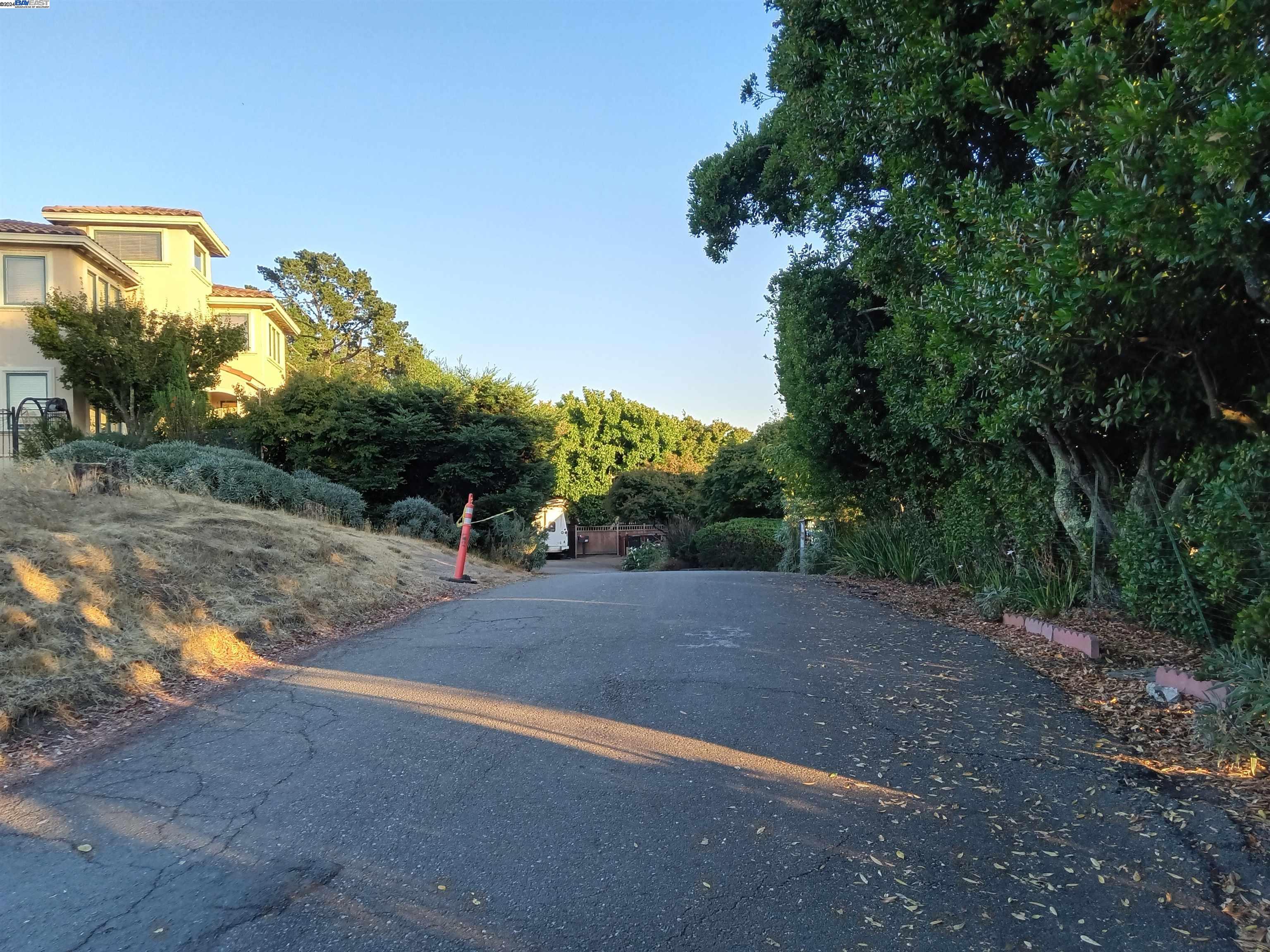 Detail Gallery Image 6 of 8 For Villanova Dr, Oakland,  CA 94603 - – Beds | – Baths